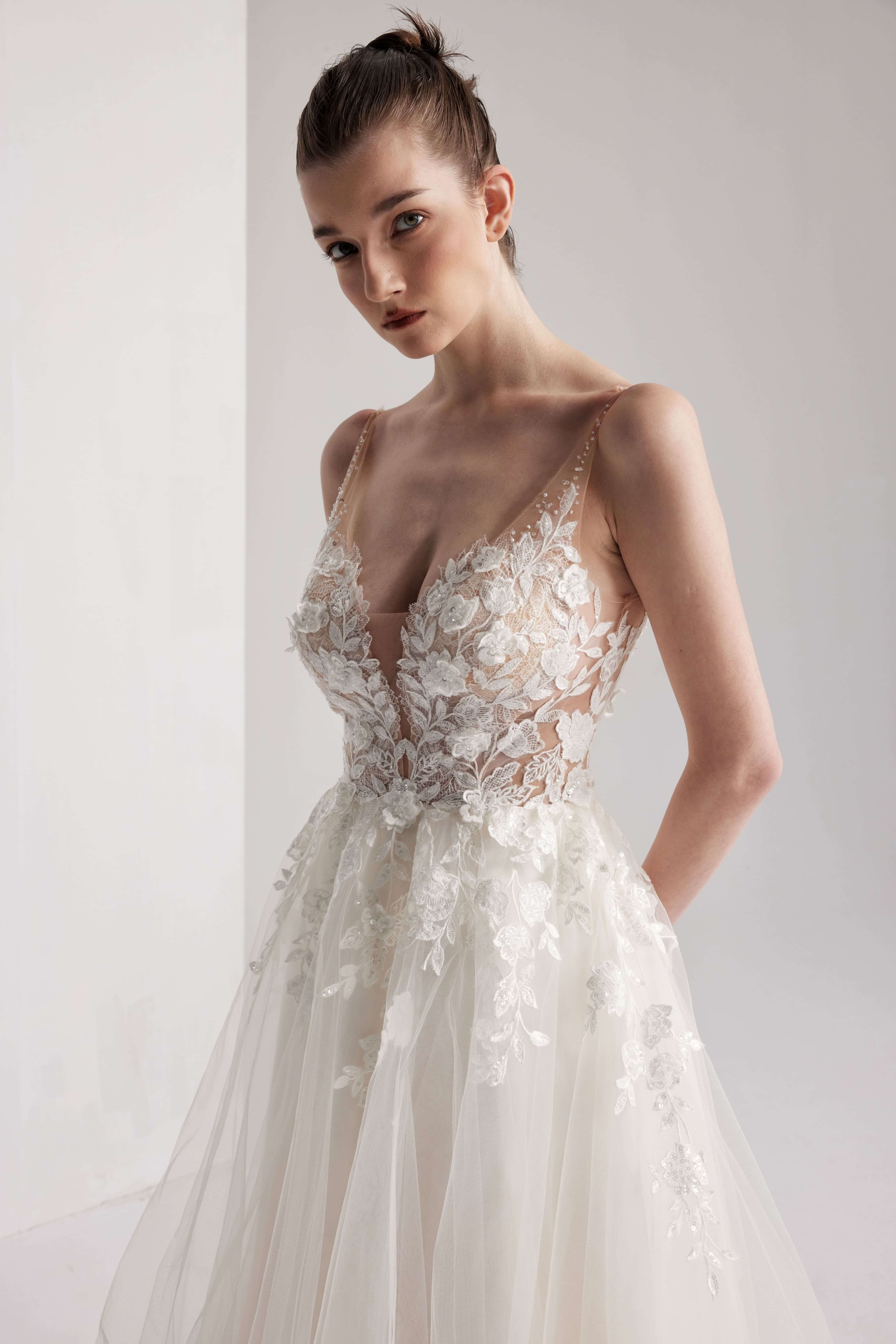 A-Linie V-Ausschnitt Perlenbesatz Pailletten Tüll Kapellenschleppe Handgefertigtes Brautkleid Elfenbein/Champagner LVB2402