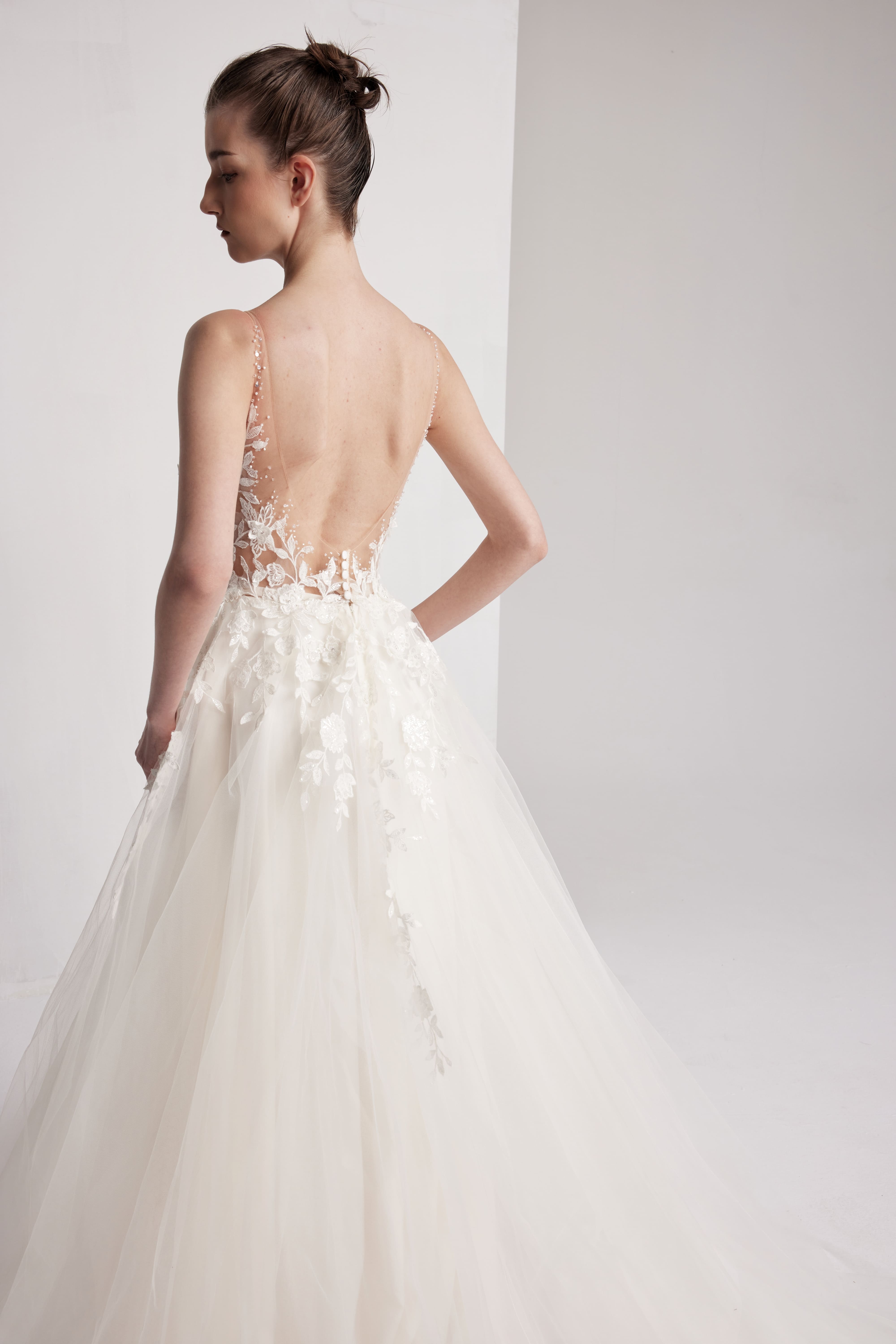 A-Linie V-Ausschnitt Perlenbesatz Pailletten Tüll Kapellenschleppe Handgefertigtes Brautkleid Elfenbein/Champagner LVB2402