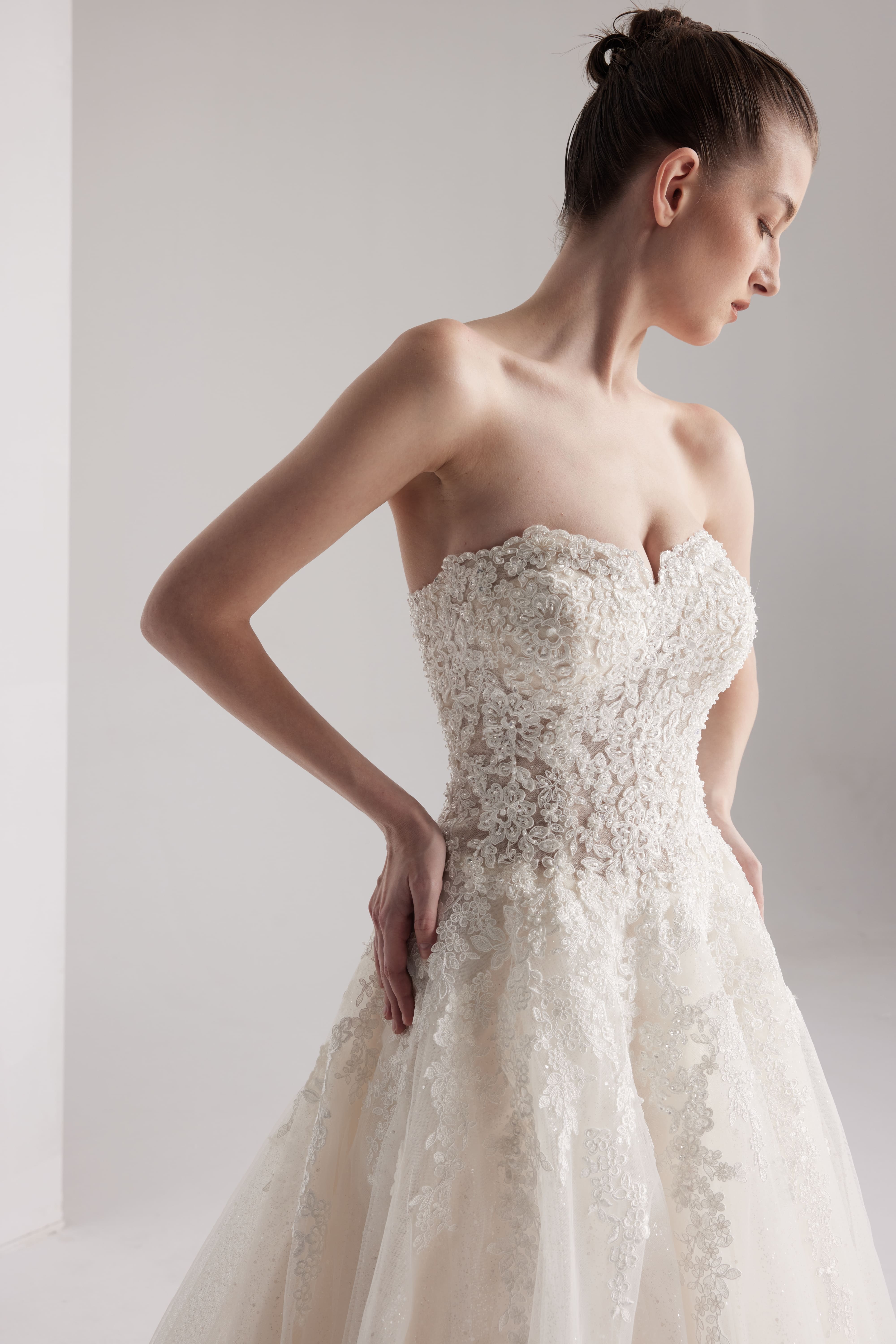 Princess beaded lace bridal dress with a classic sweetheart neckline with Bolero LVB2411