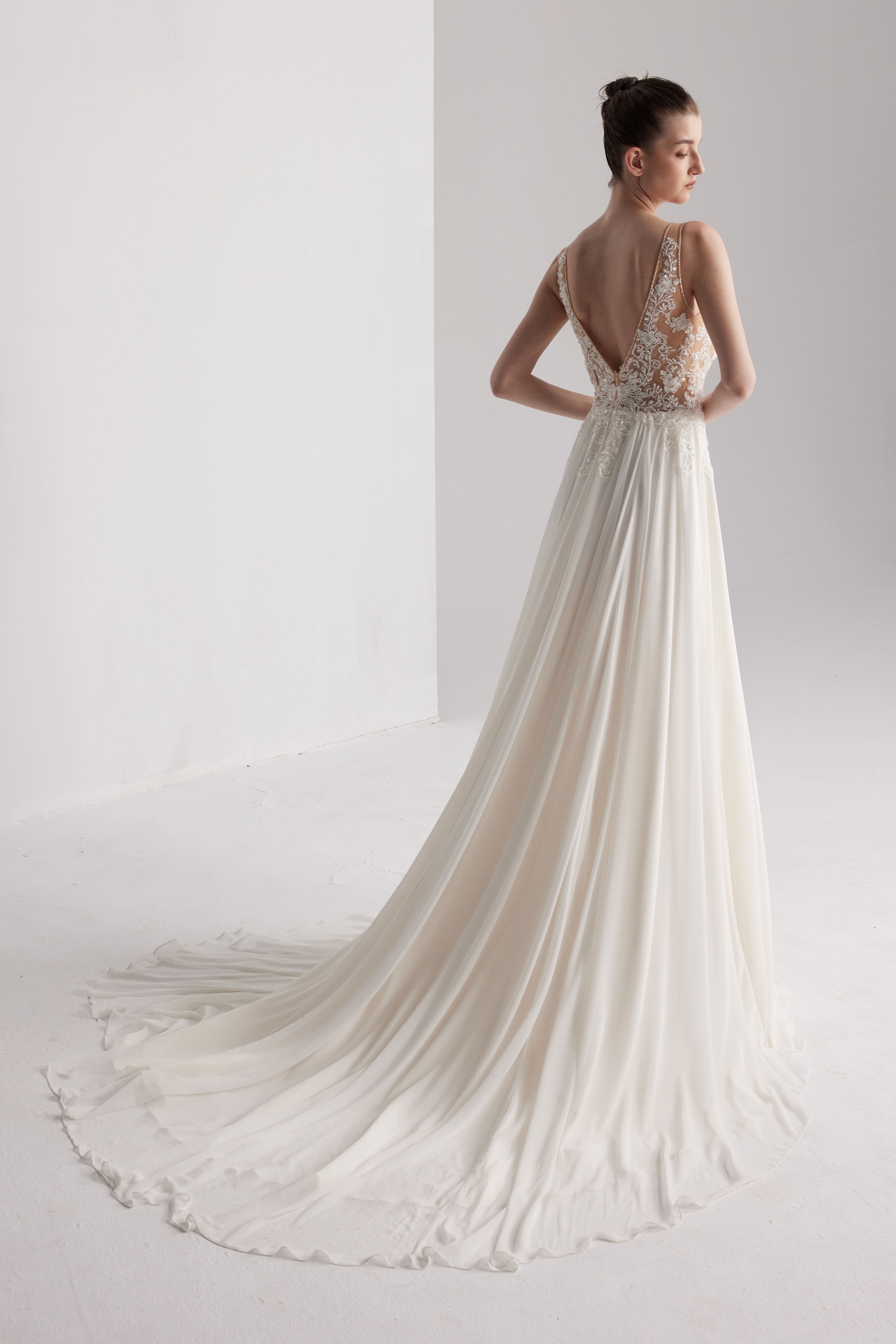 Sexy plissiertes Chiffon-Brautkleid mit offenem Rücken LVB2414