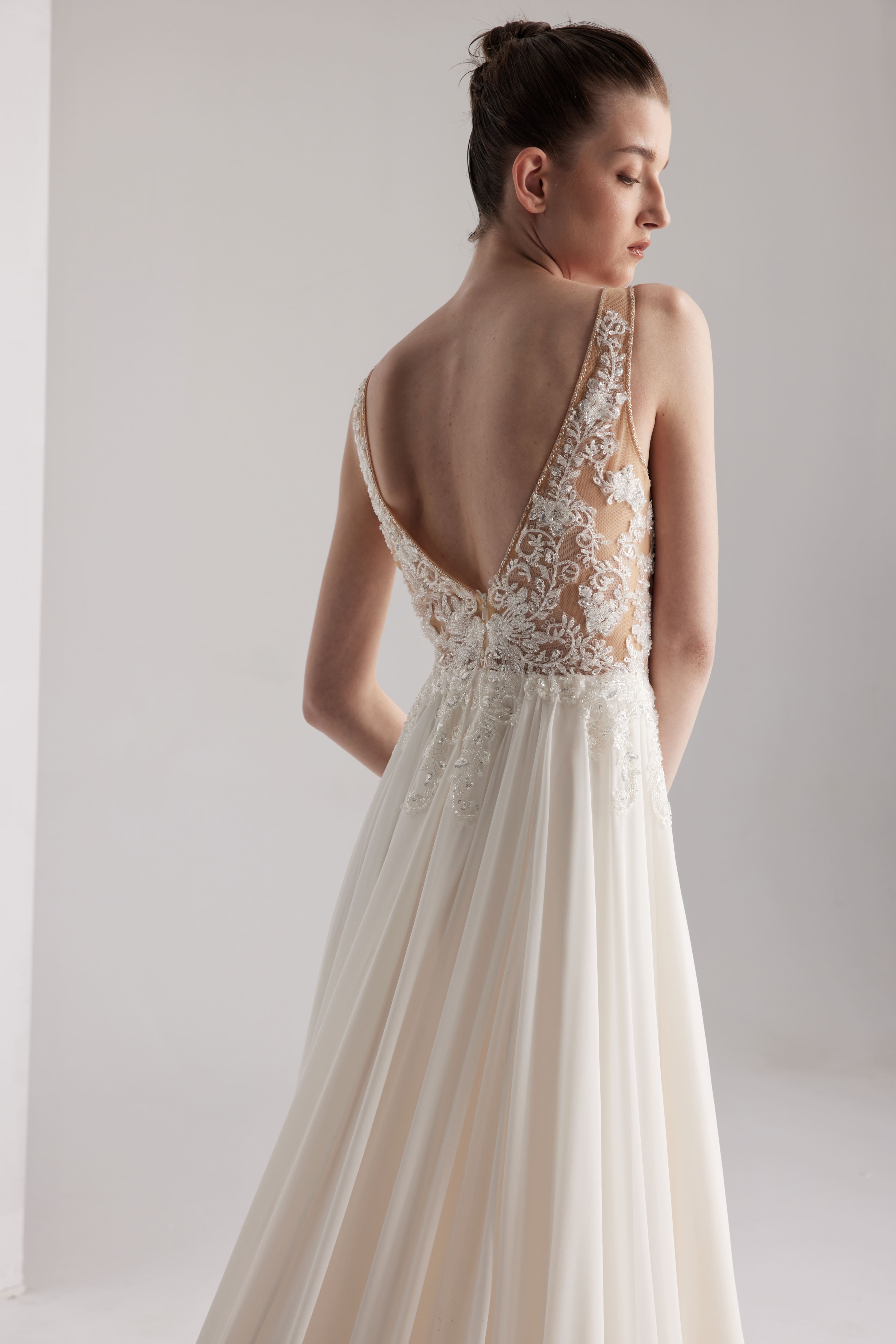 Sexy plissiertes Chiffon-Brautkleid mit offenem Rücken LVB2414