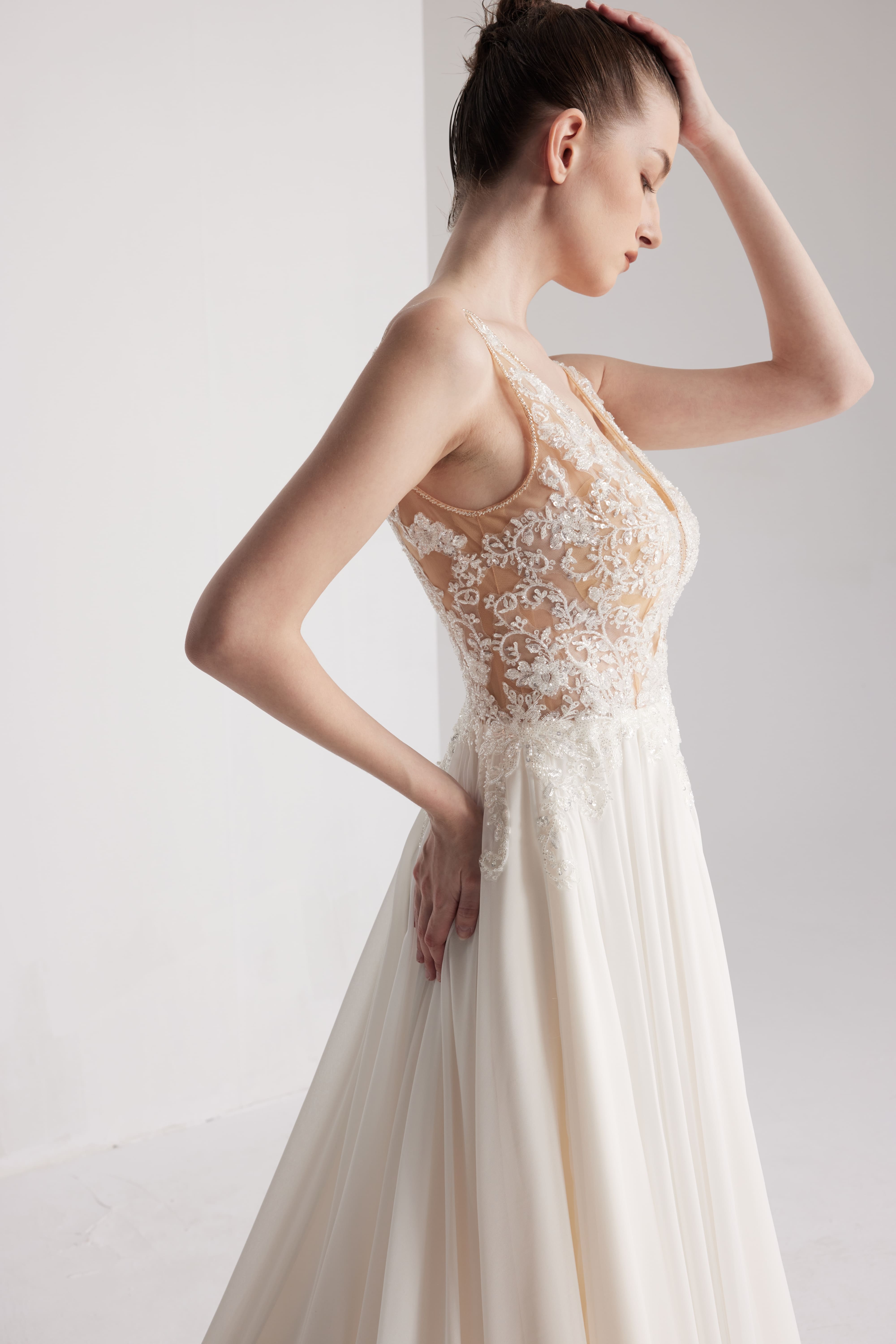 Sexy plissiertes Chiffon-Brautkleid mit offenem Rücken LVB2414