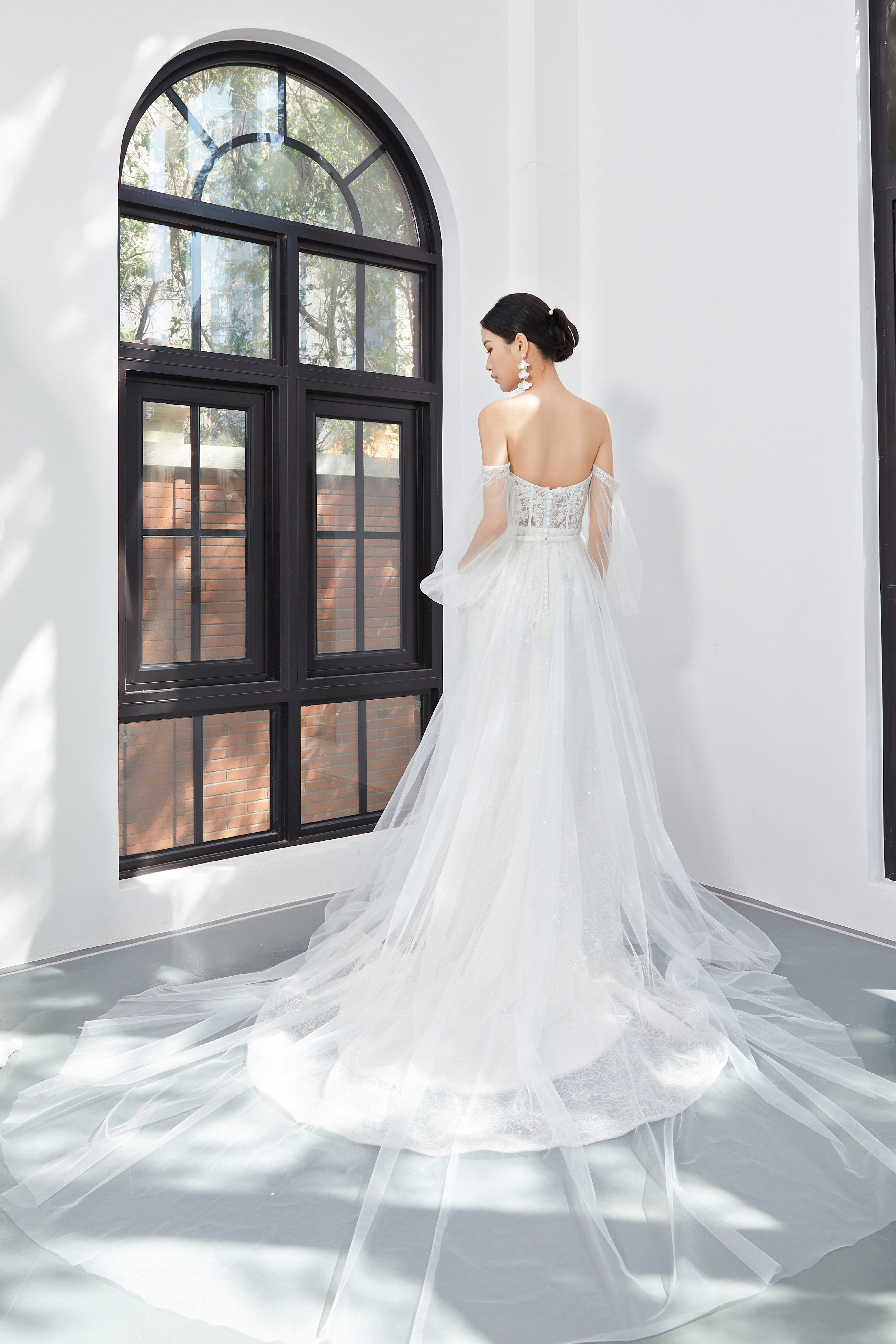 Floral Lace Wedding Dress with detachable aleeves LVB2602