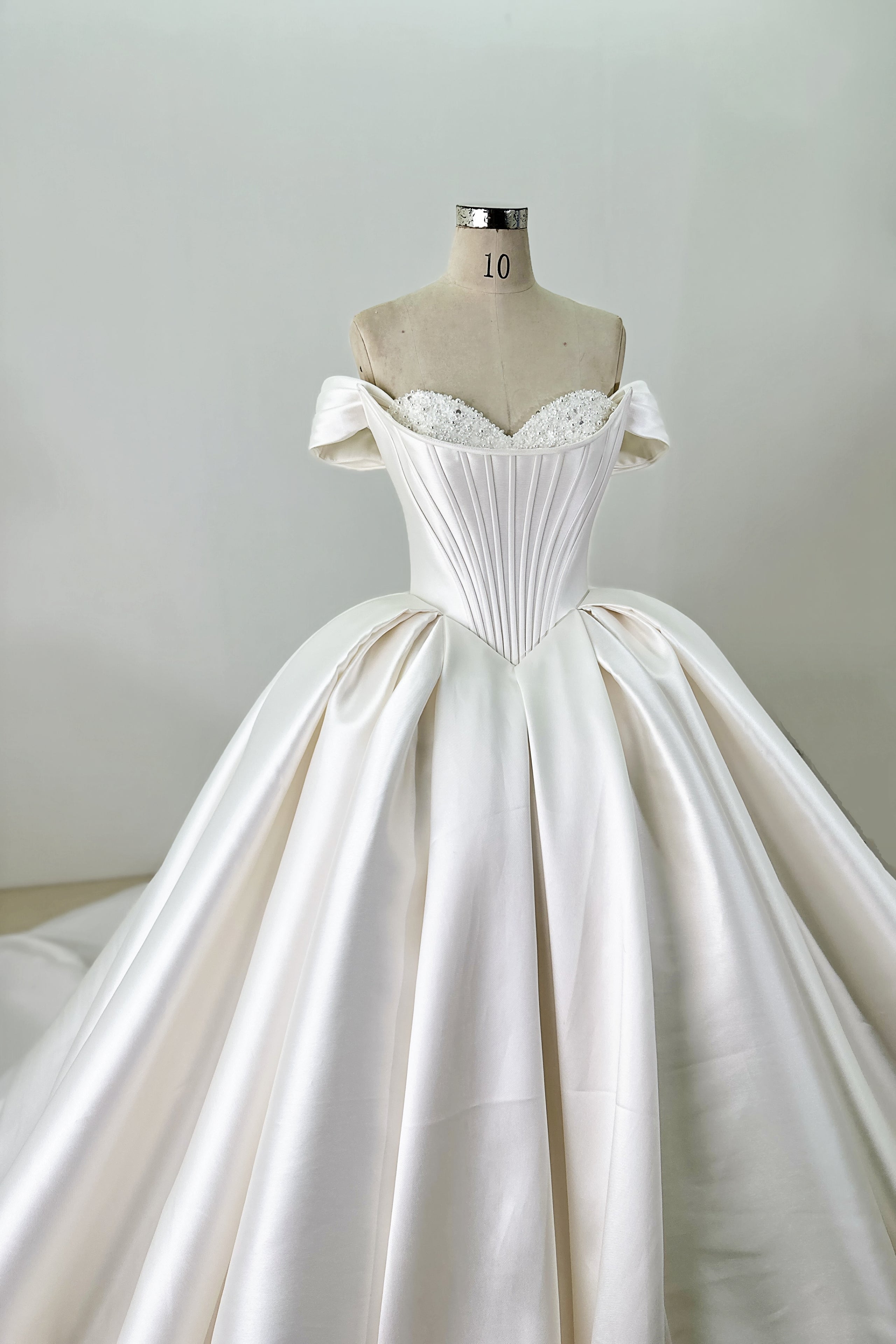 Ballkleid Satin Brautkleid LVB 2527