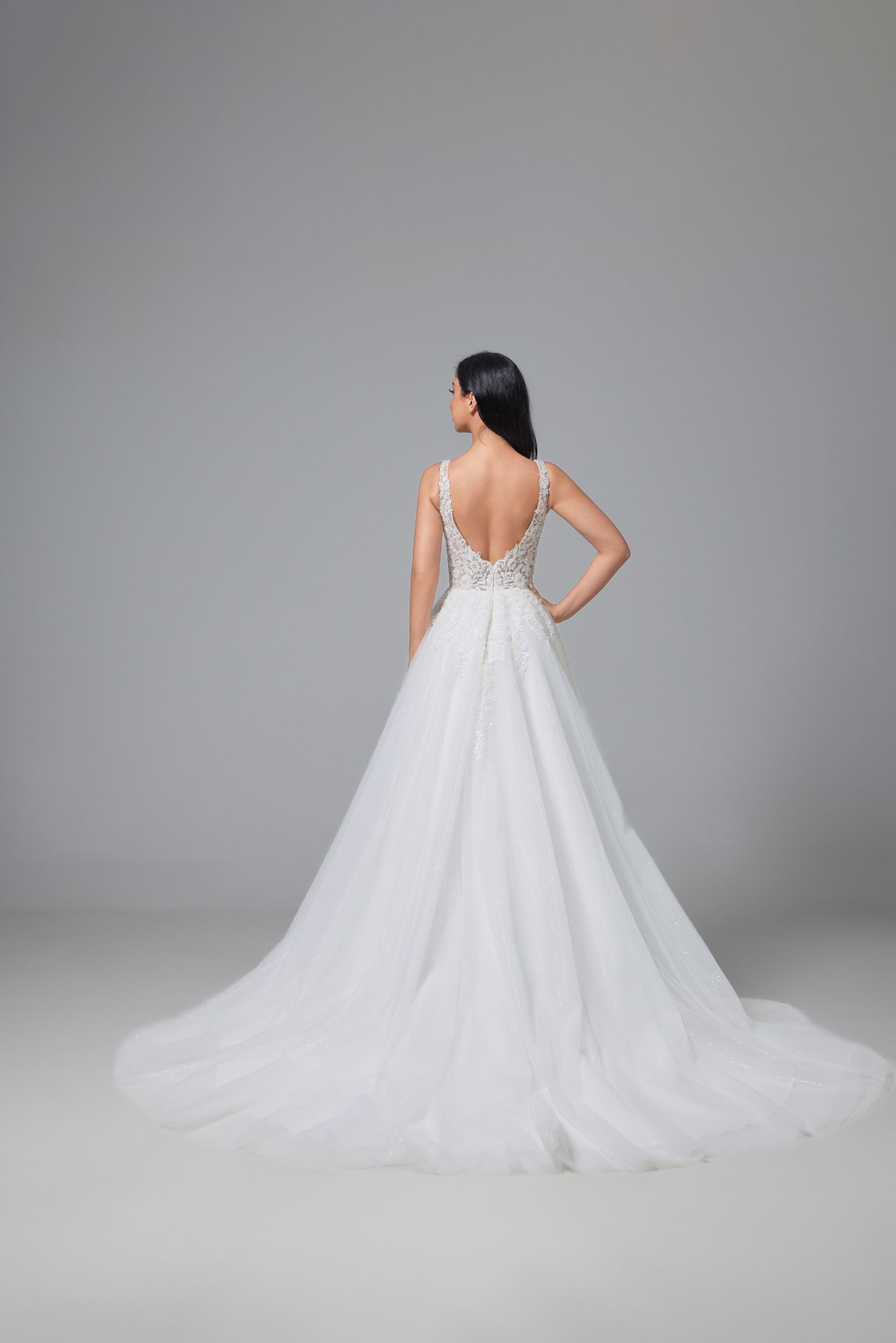 OPEN BACK LACE TULLE WEDDING GOWN LVB2512