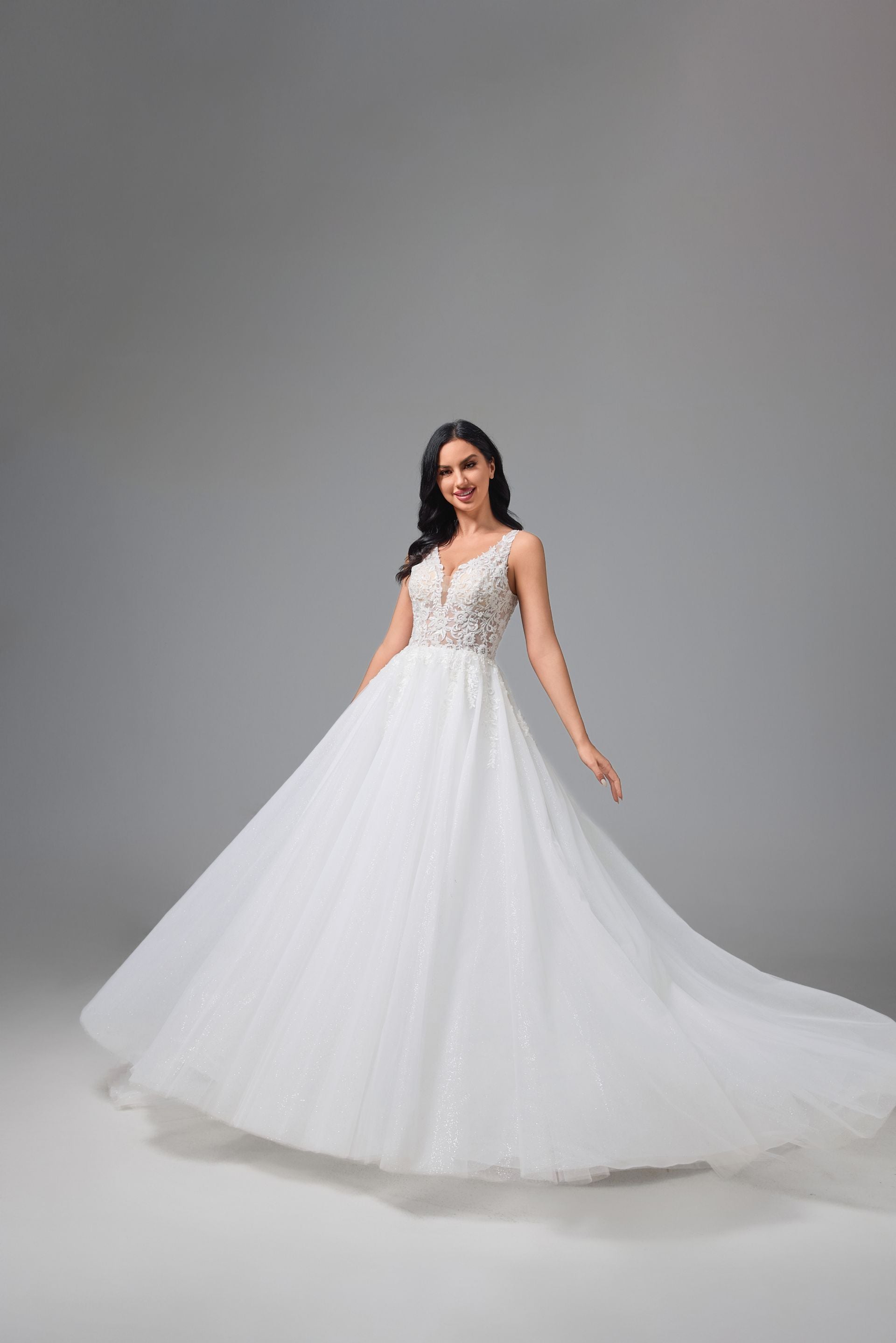 OPEN BACK LACE TULLE WEDDING GOWN LVB2512