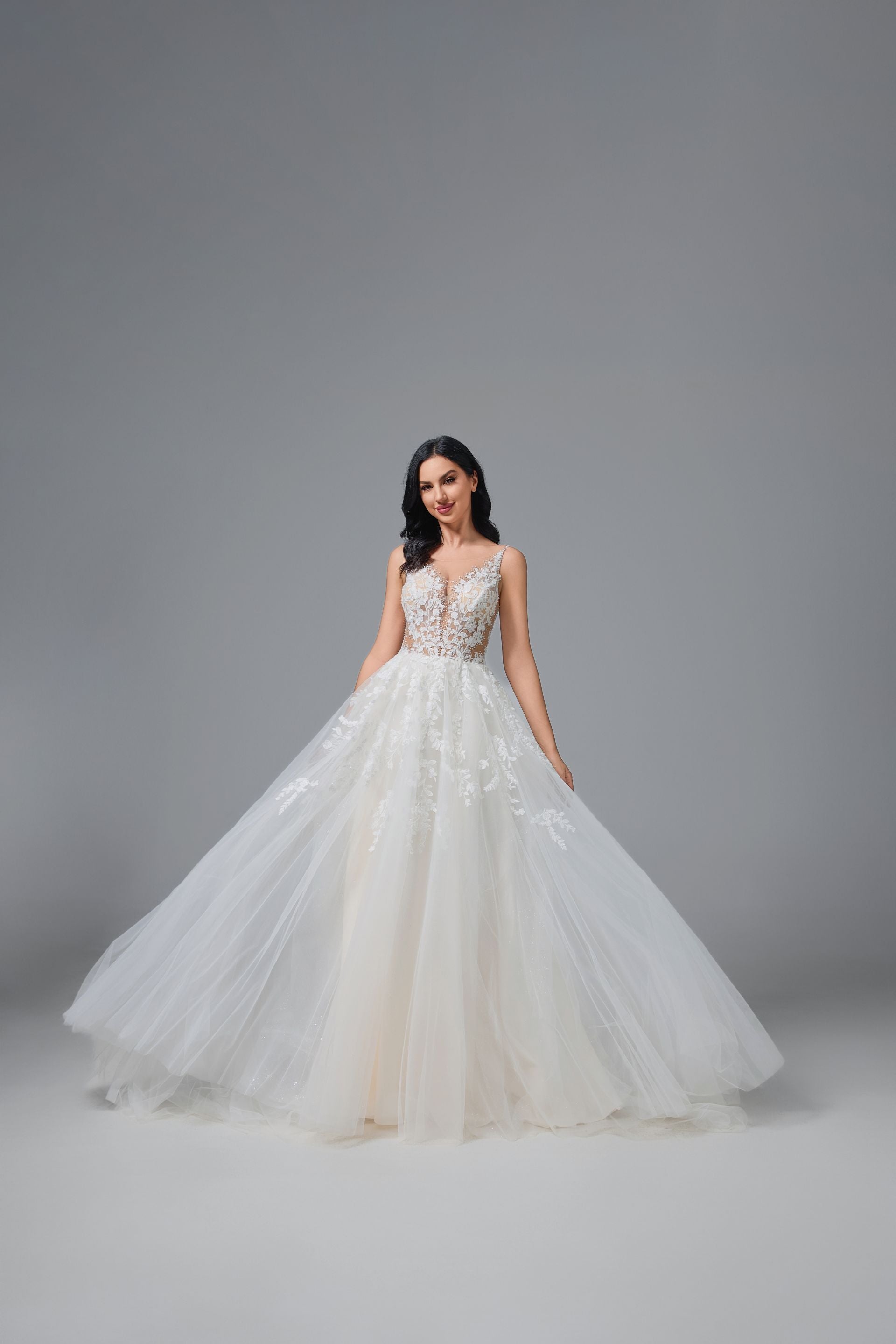 Ball-Gown Lace Tulle Chapel Train V-neck Handmade Wedding Dress LVB2515