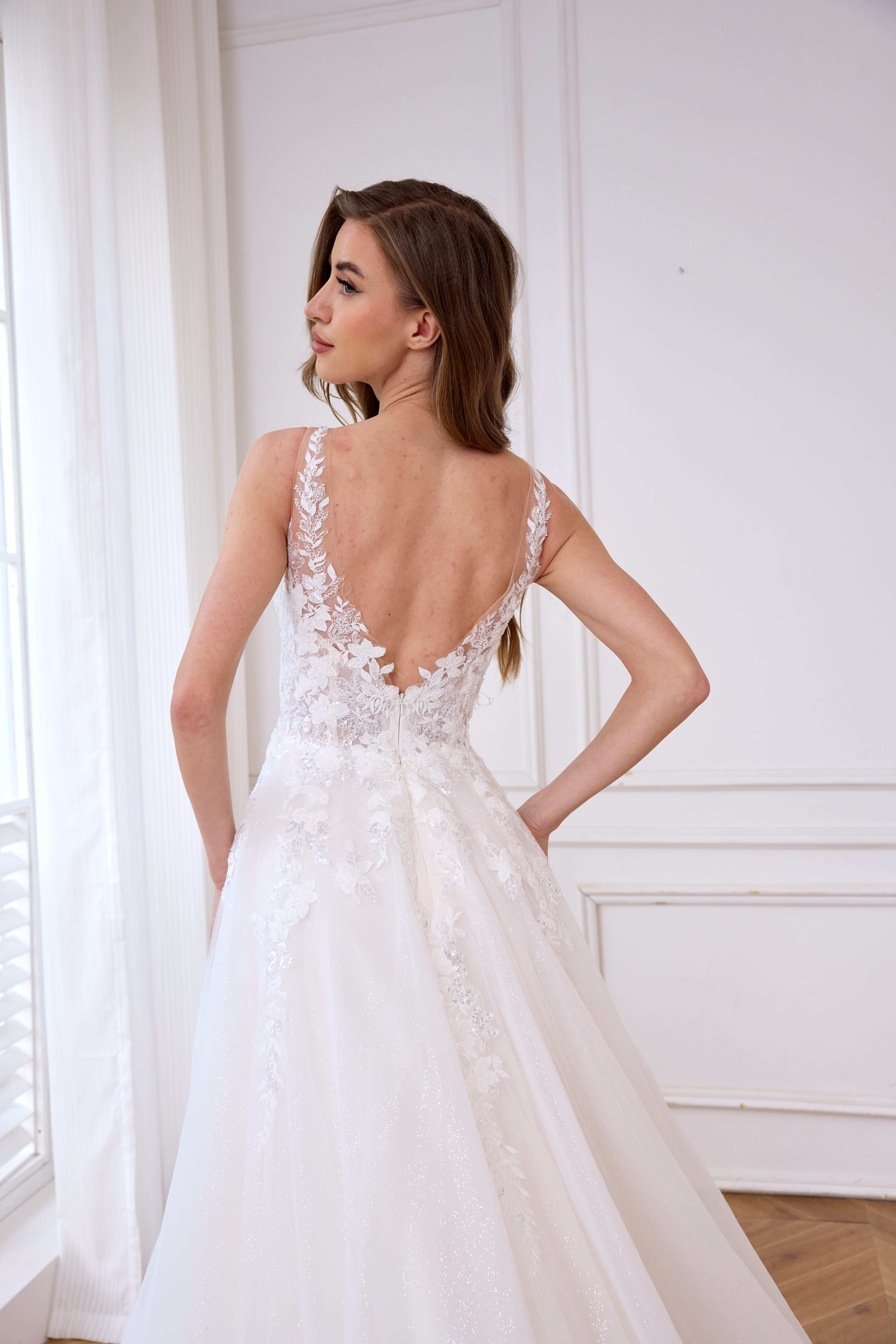 Märchenhaftes Brautkleid in A-Linie aus Illusionsspitze, geeignet für Bräute aller Körpertypen LVB2620 von AND Bride