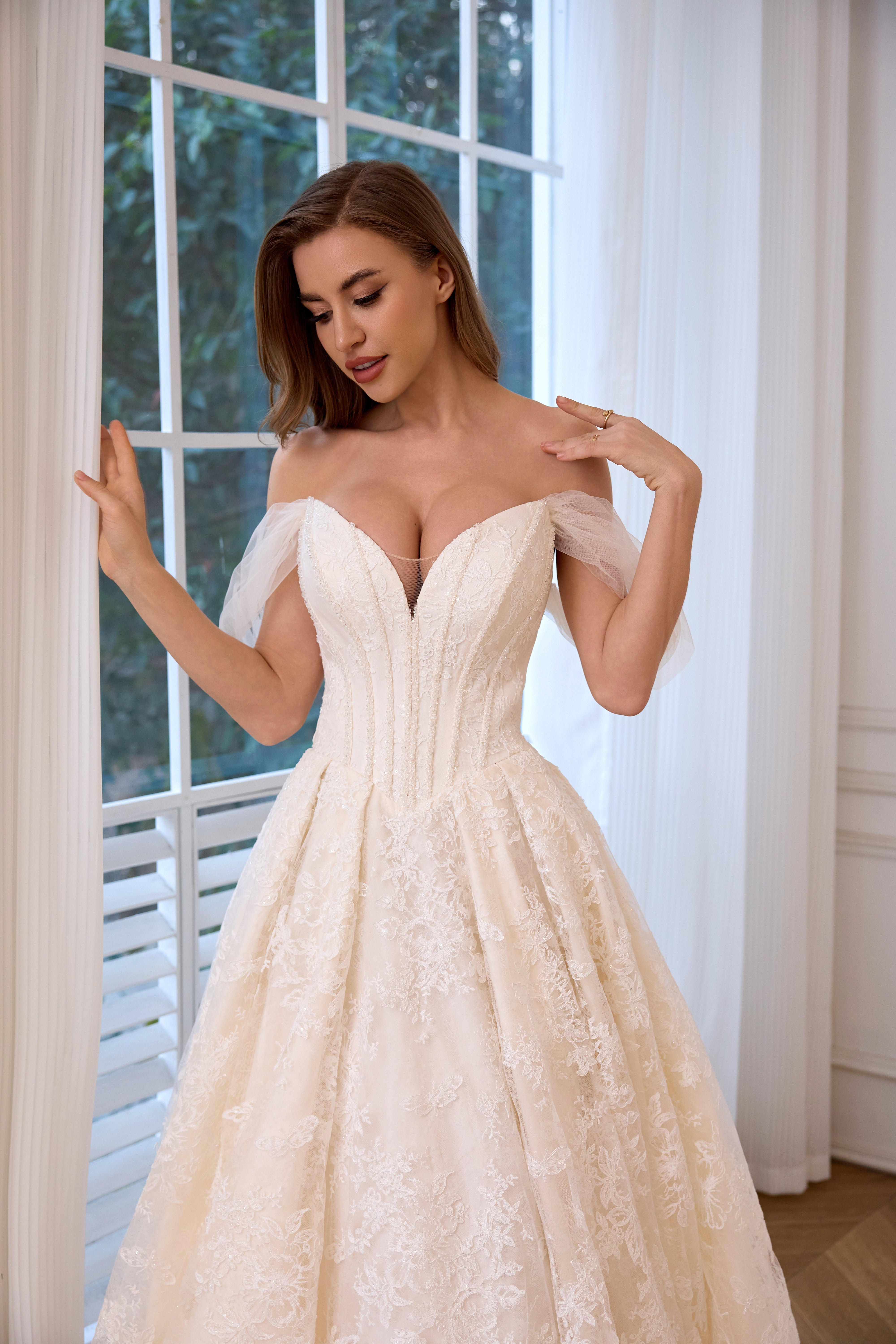 Elegant lace Sparkly beaded ball gown bridal dress with Detachable Off-The-Shoulder-Sleeves, back tie-up LVB2624