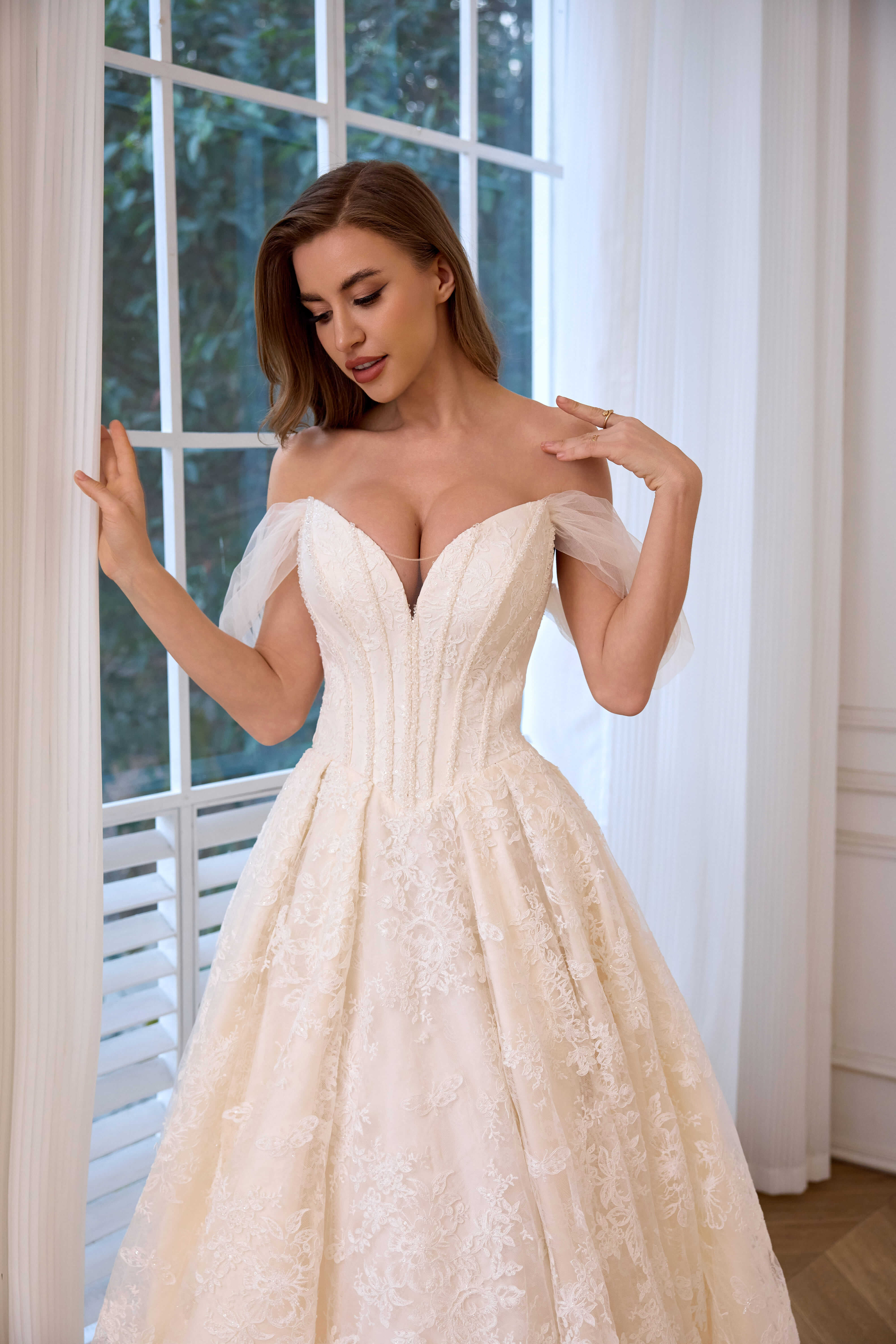 Elegant lace Sparkly beaded ball gown bridal dress with Detachable Off-The-Shoulder-Sleeves, back tie-up LVB2624