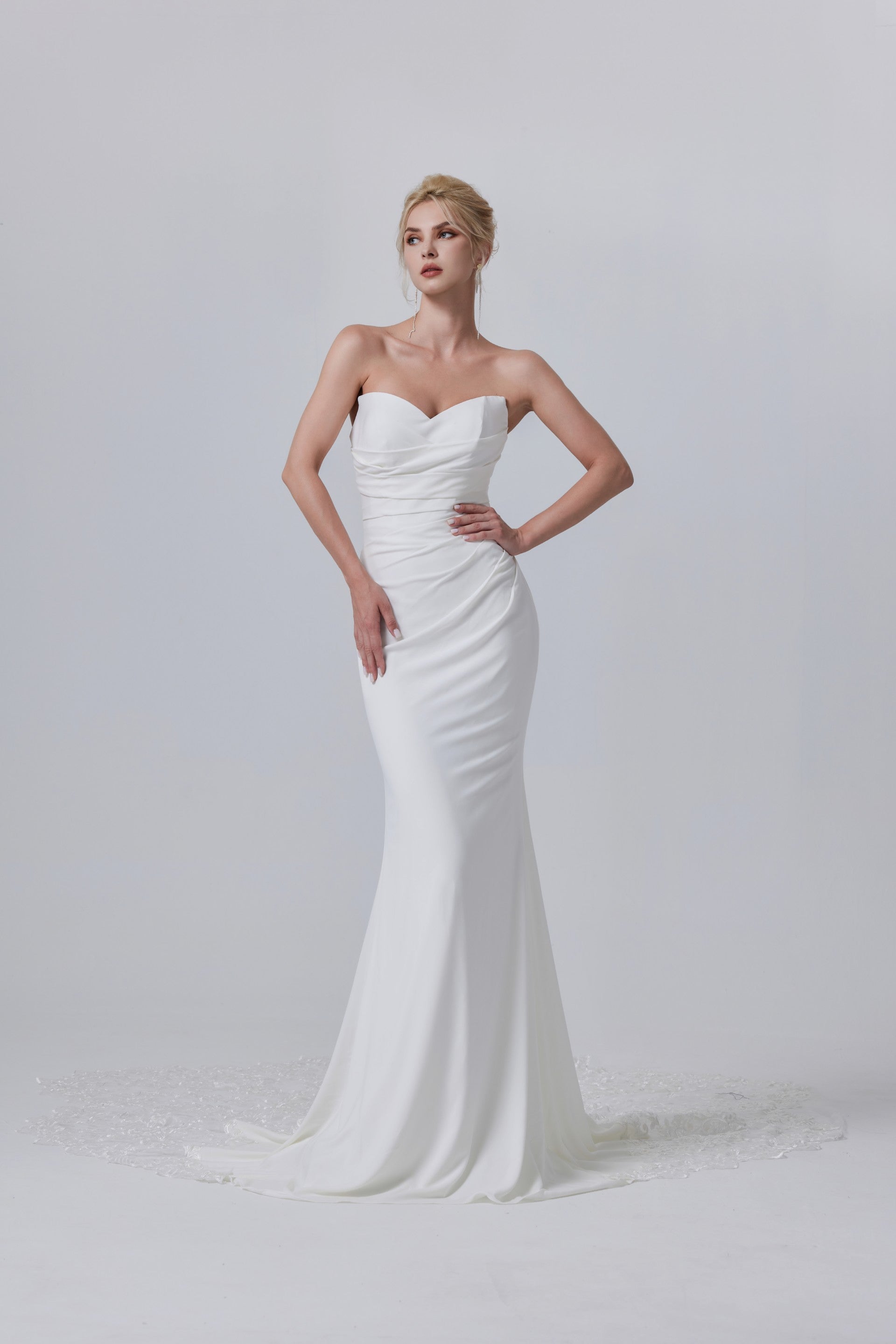 Sexy Mikado-Meerjungfrauen-Brautkleid mit Illusionsschleppe LVB2605