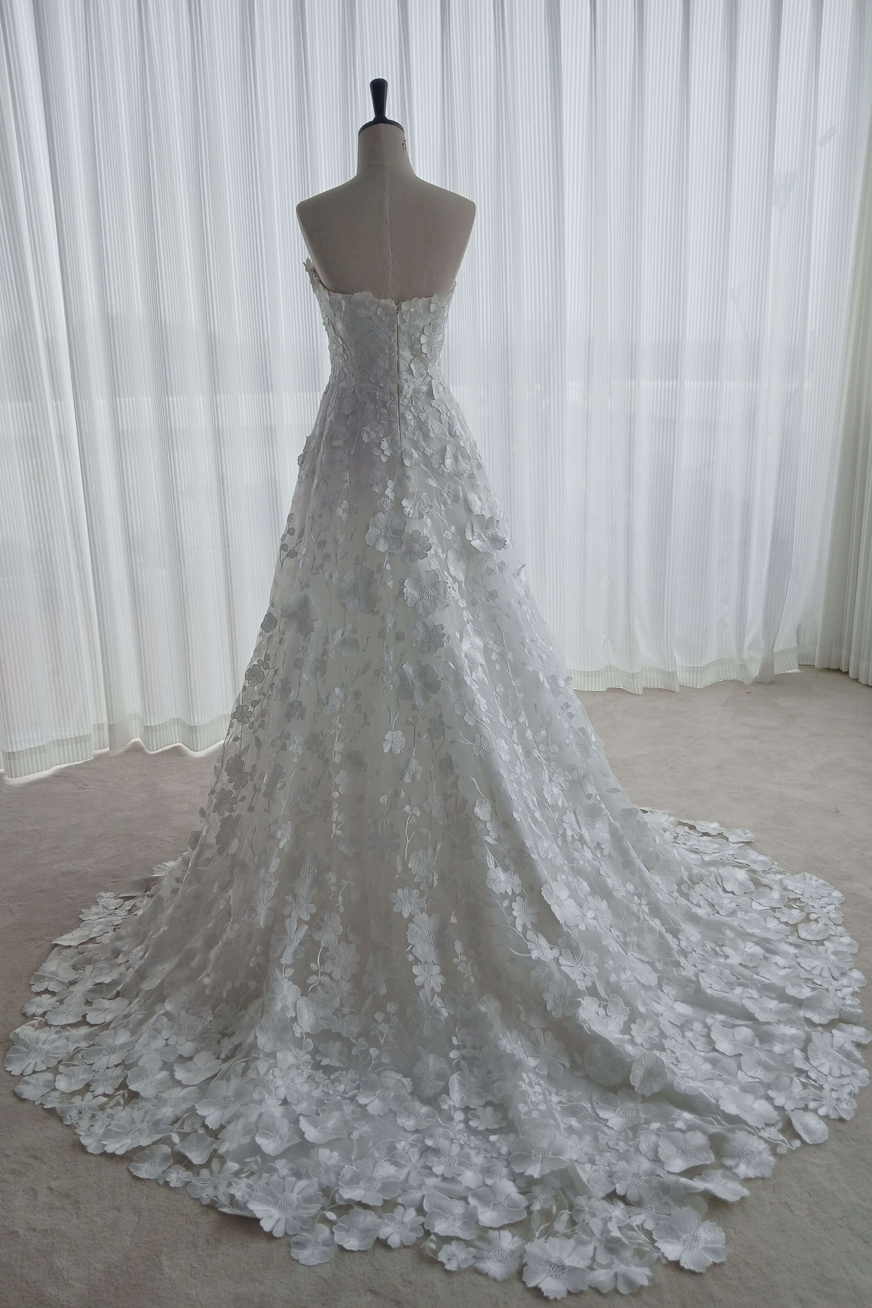 Romantic Floral Lace A-Line Wedding Dress with Long Train-AND Bride