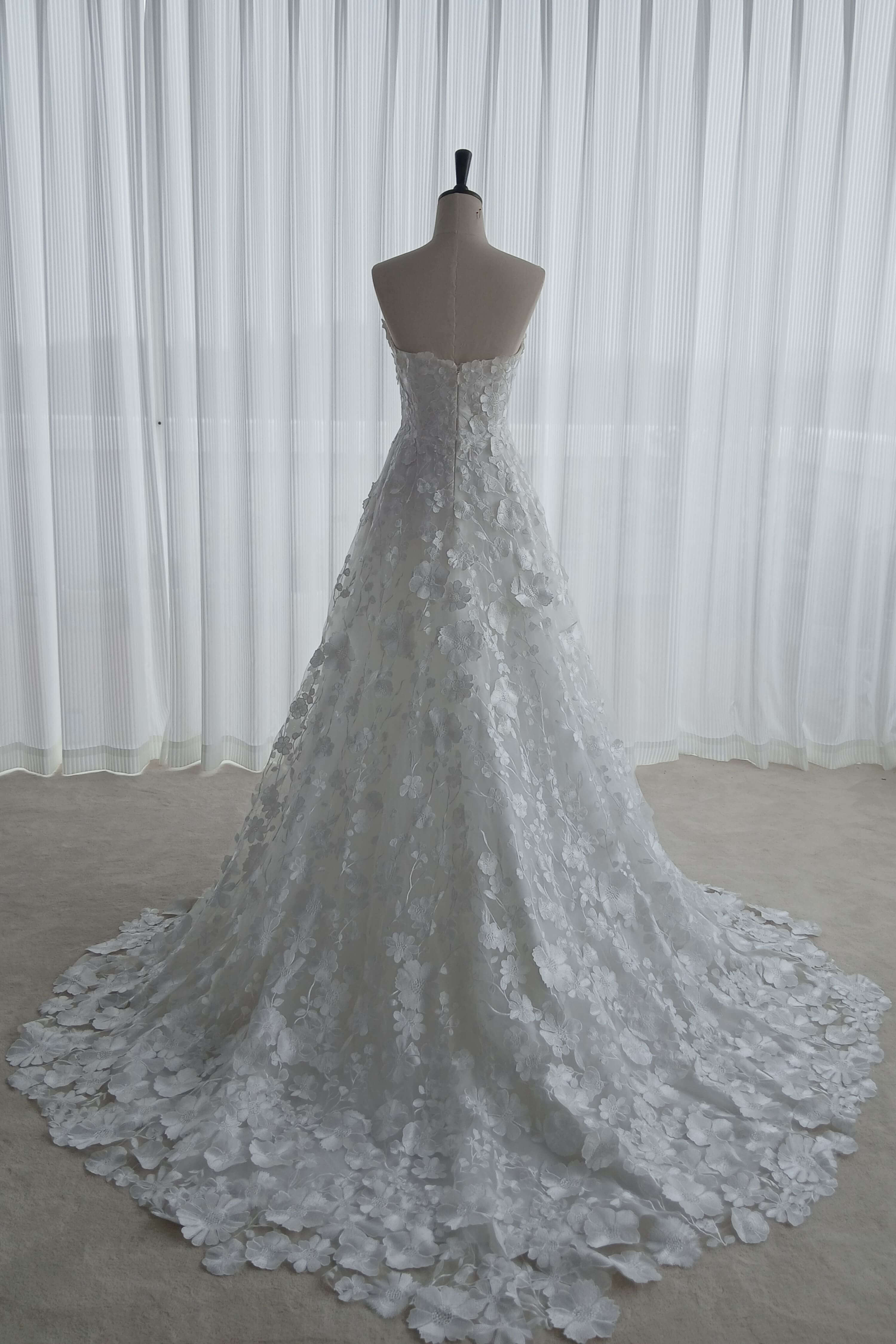 Romantic Floral Lace A-Line Wedding Dress with Long Train-AND Bride