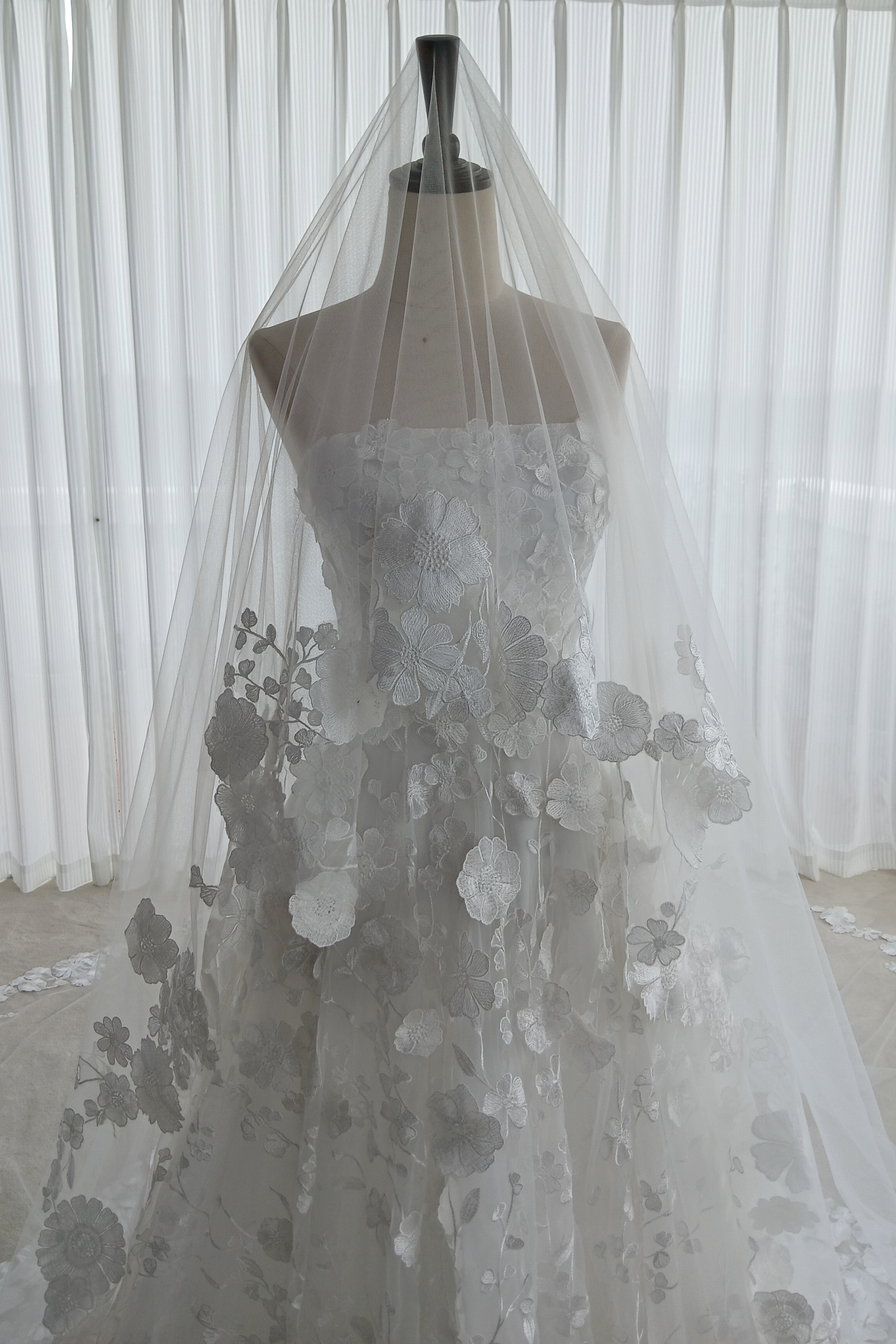 Floral Lace Wedding gown LVB2616