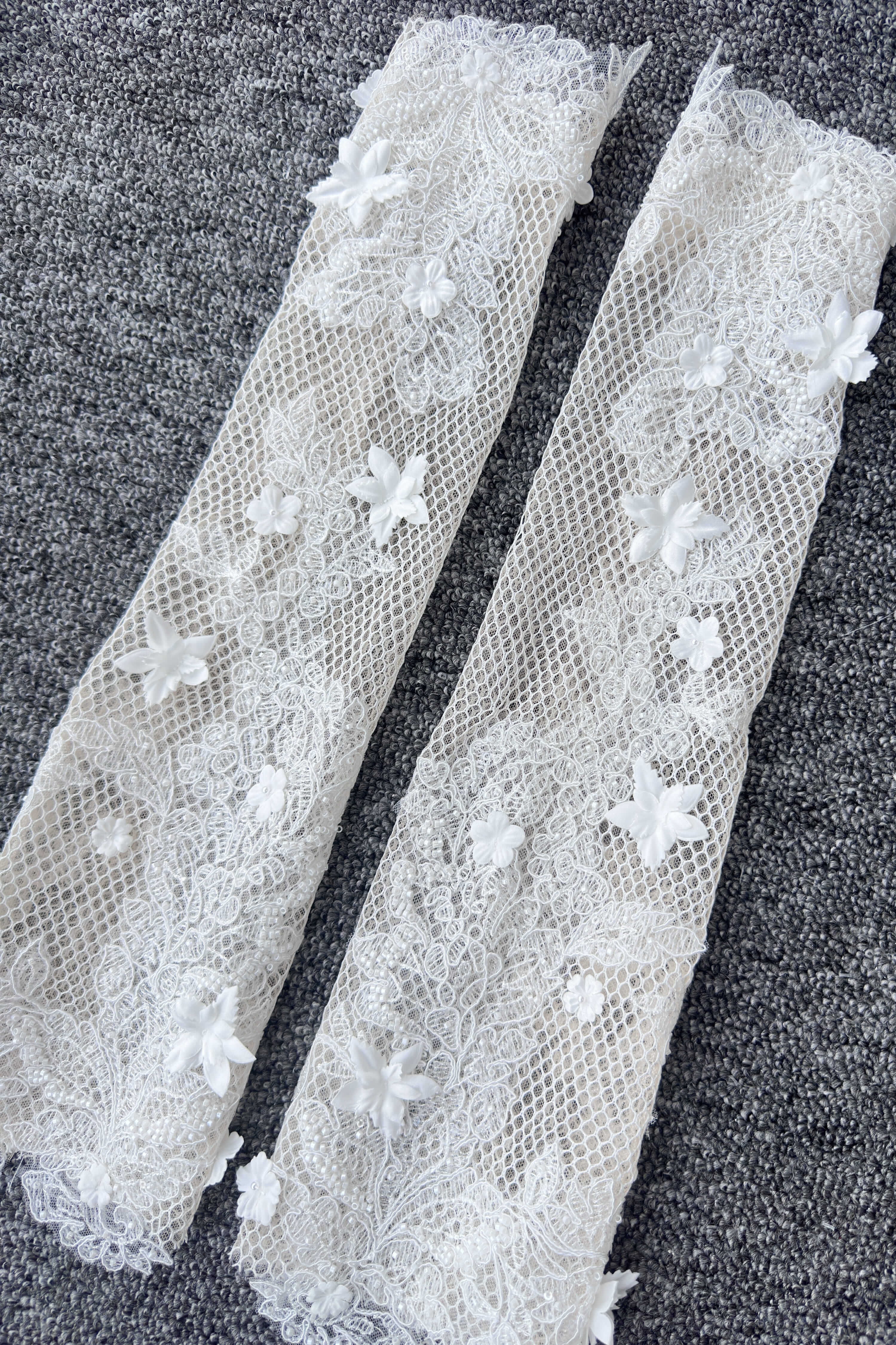 Wedding gown with veil and gloves LVB2707