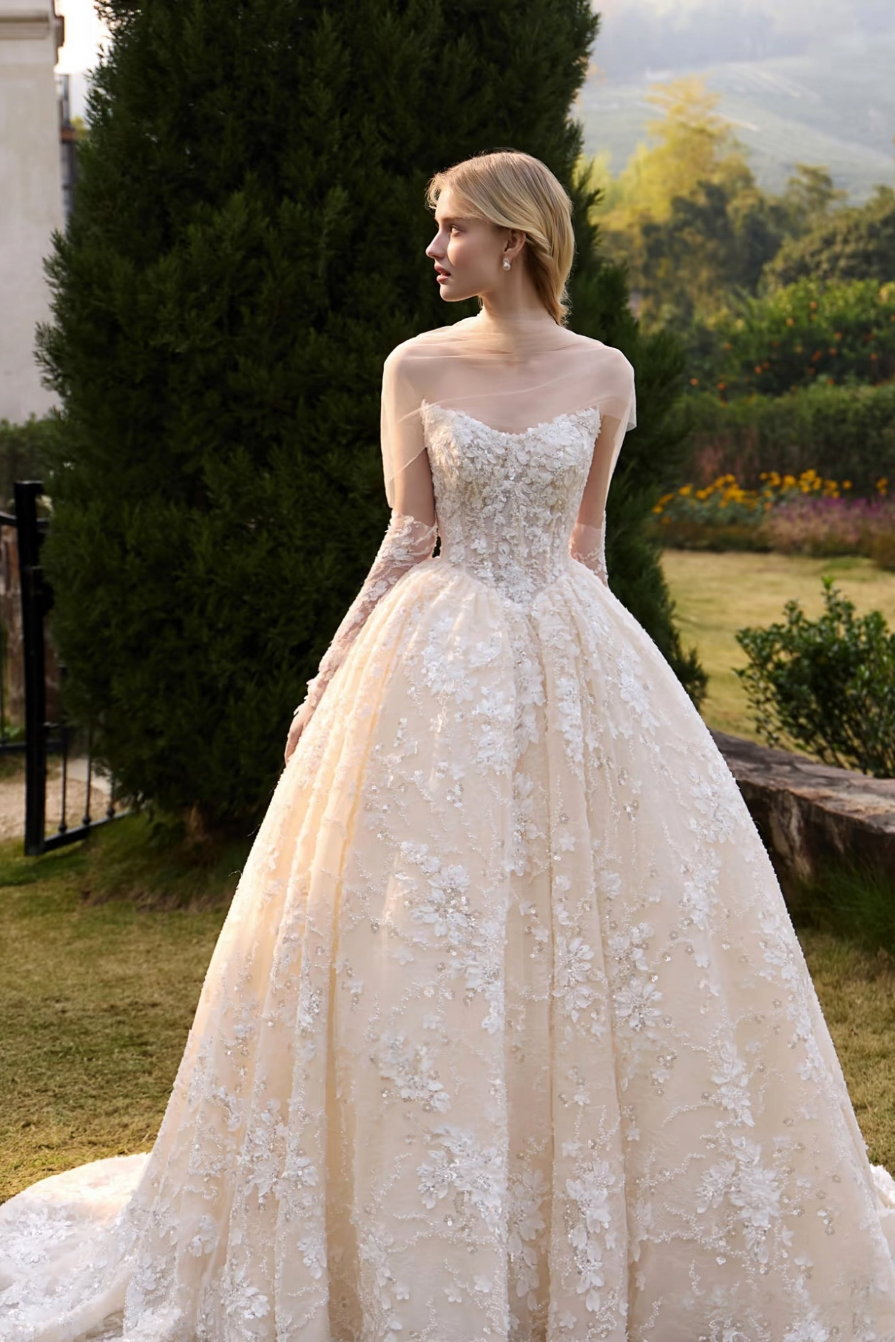 Sleeveless all-over lace beaded wedding gown LVB2748