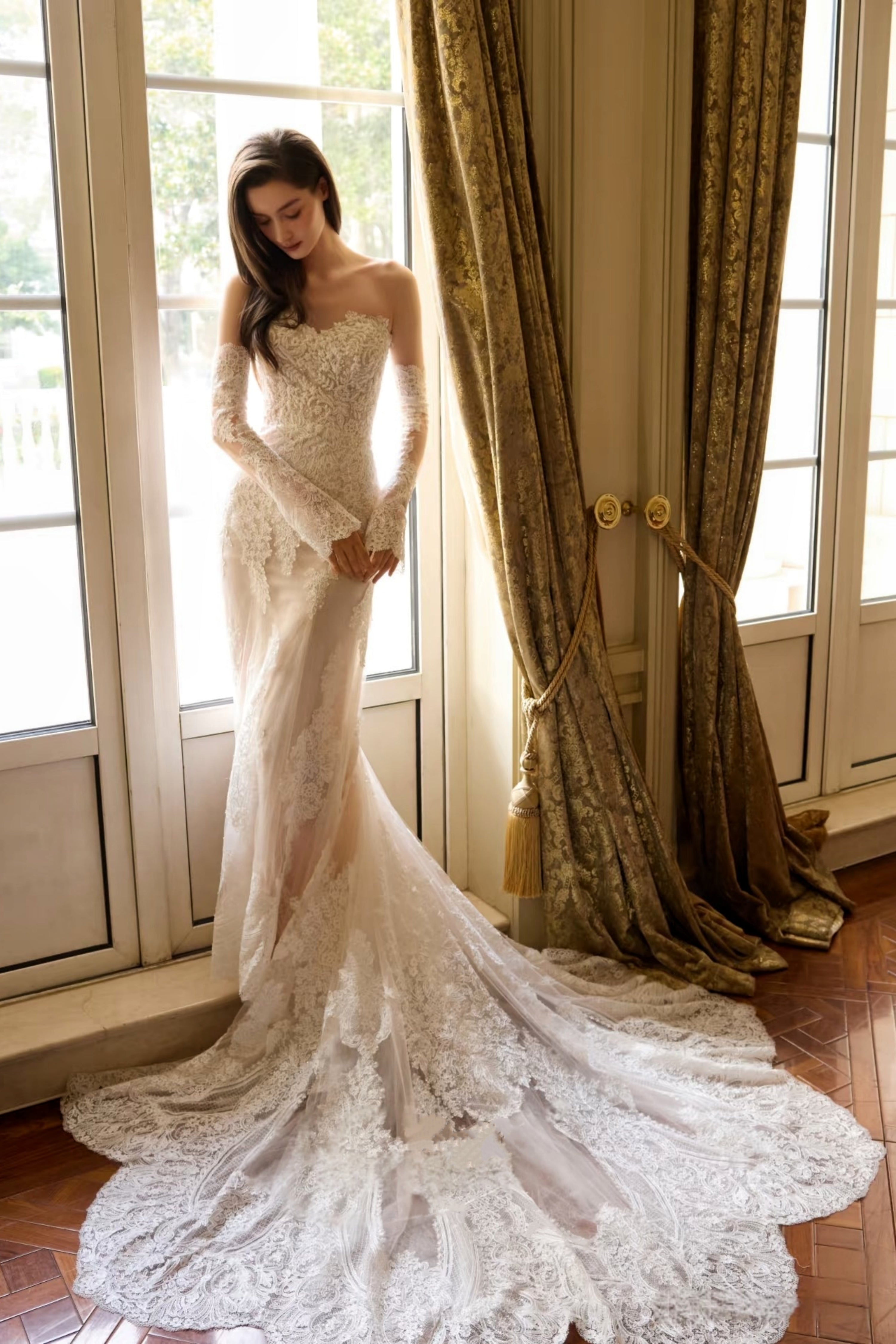 LORELEI-Strapless Lace Mermaid Wedding Gown with Detachable Veil LVB2757