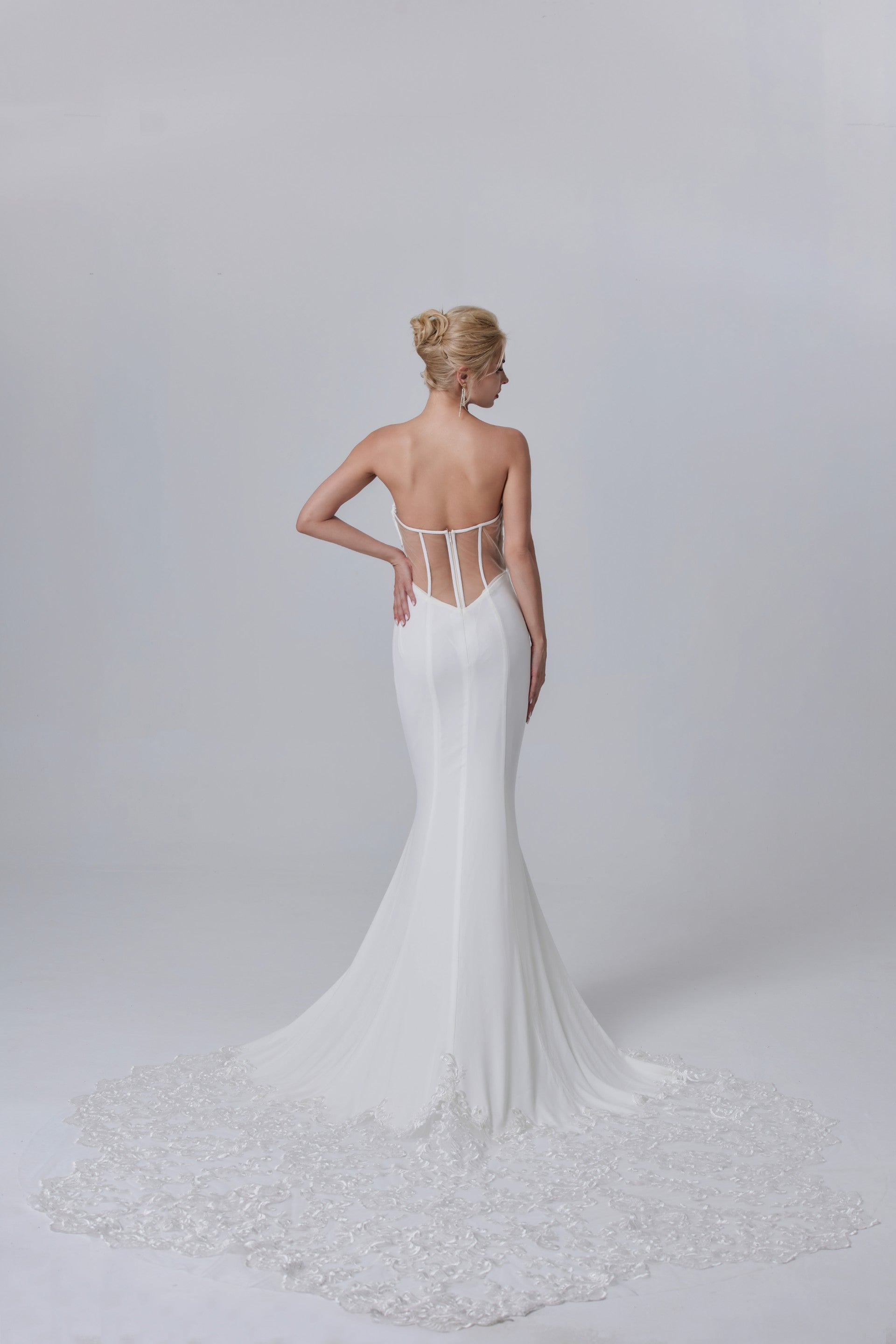 Sexy Mikado-Meerjungfrauen-Brautkleid mit Illusionsschleppe LVB2605