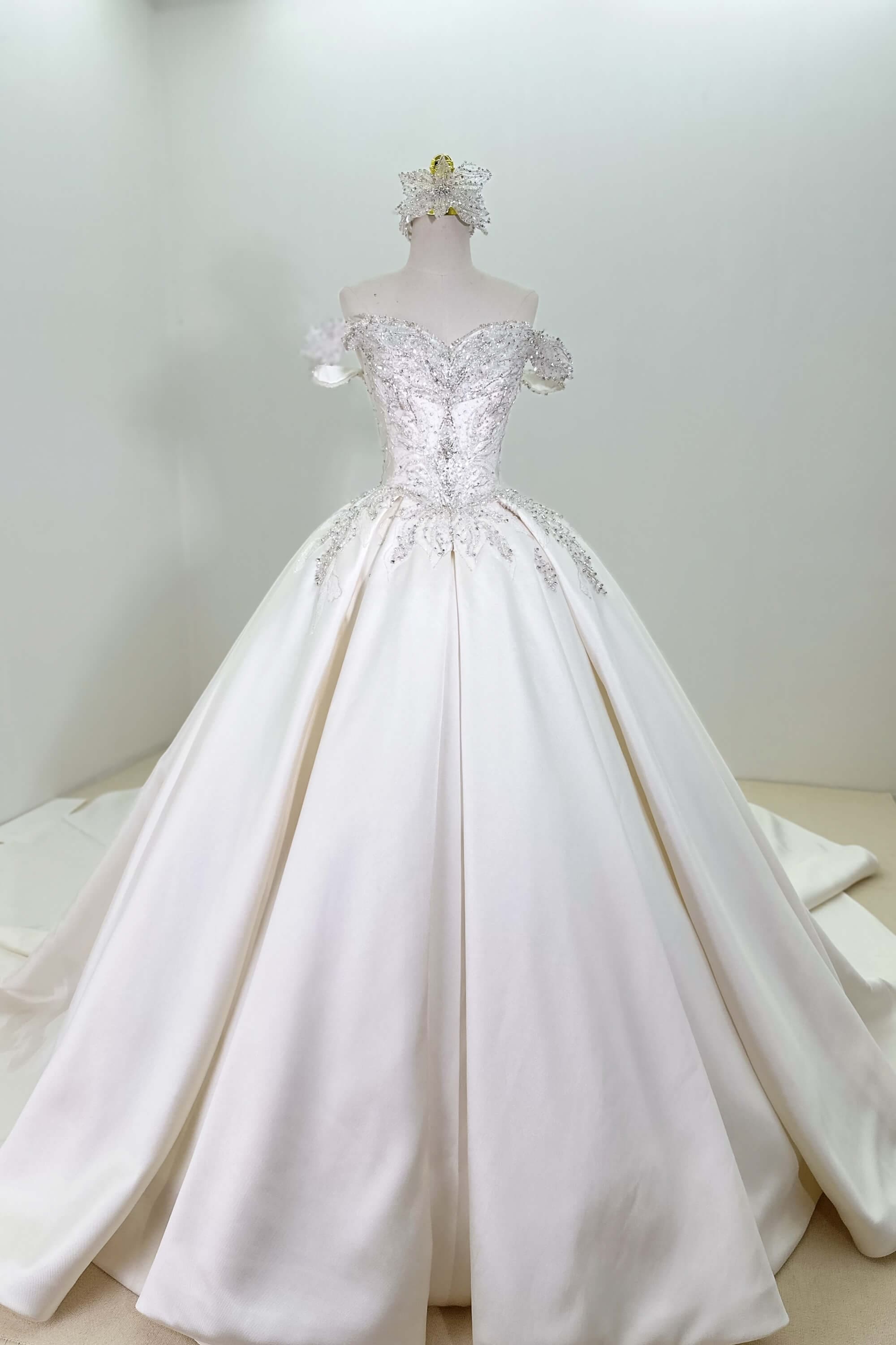 Luxury Ball Gown Satin Handmade Wedding Dress LVB2525