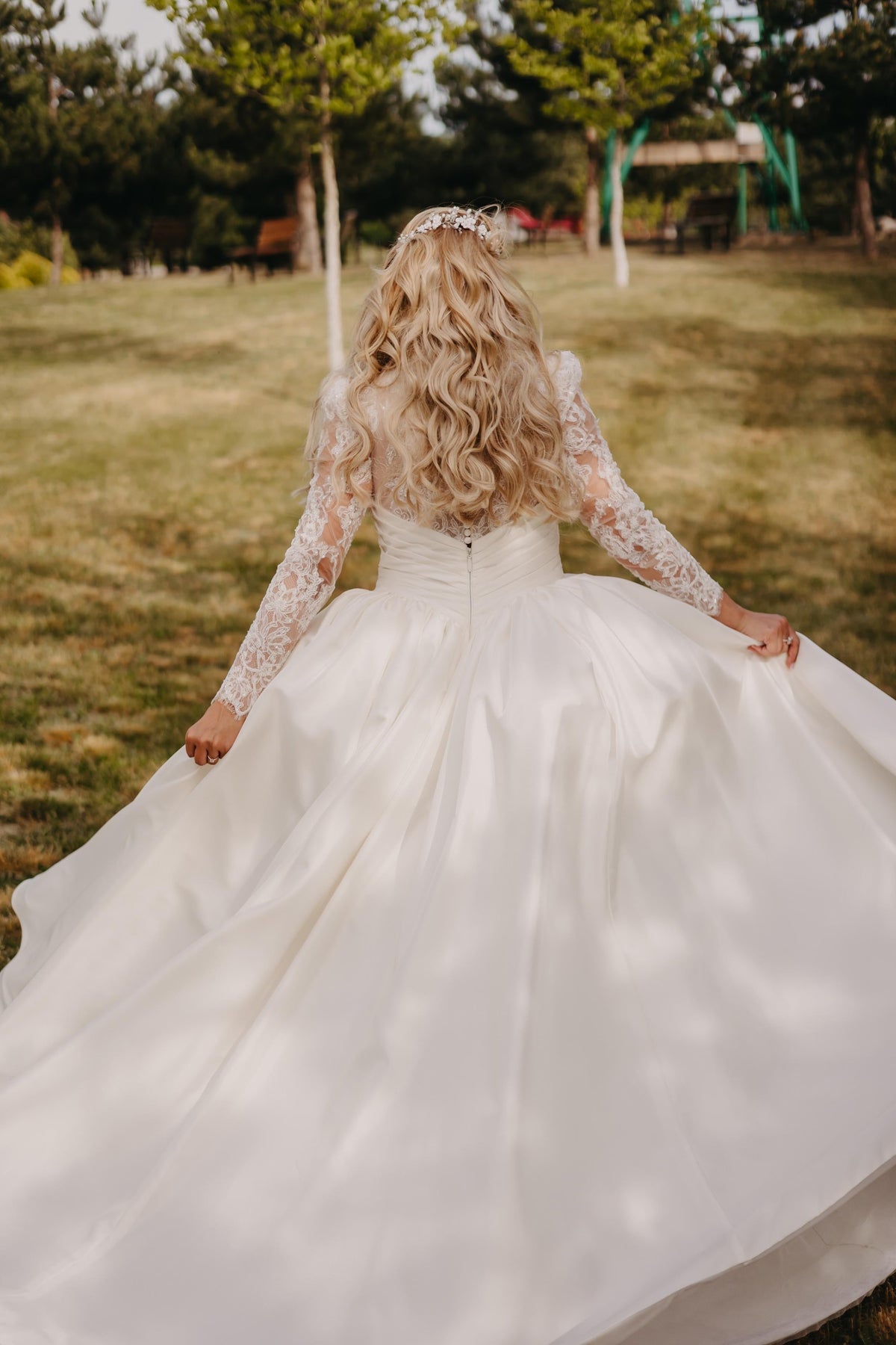 7 Mistakes to Avoid When Buying a Wedding Dress Online