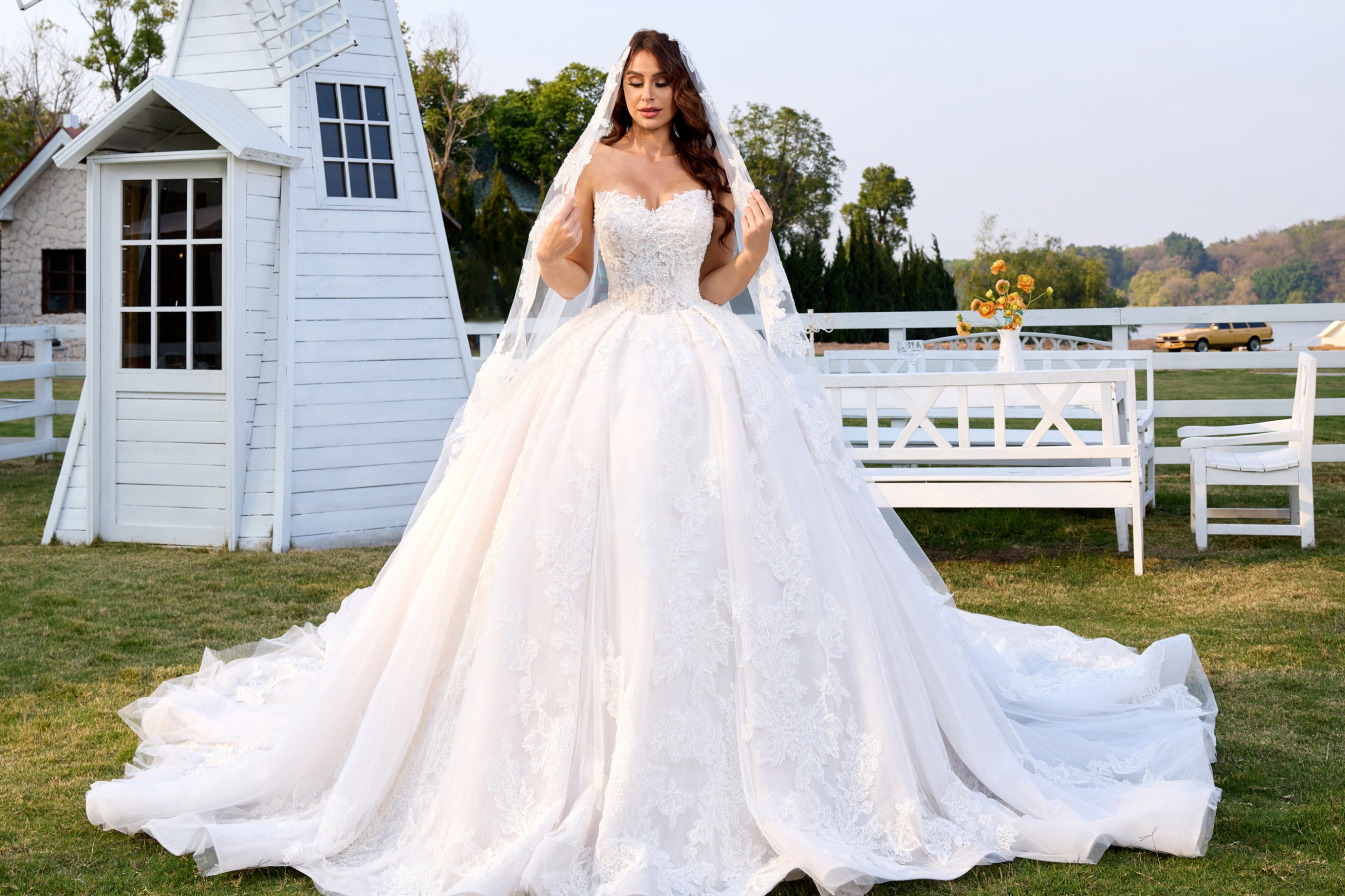 Luxury Lace Ball Gown Wedding Dress With Long Veil LVB2699