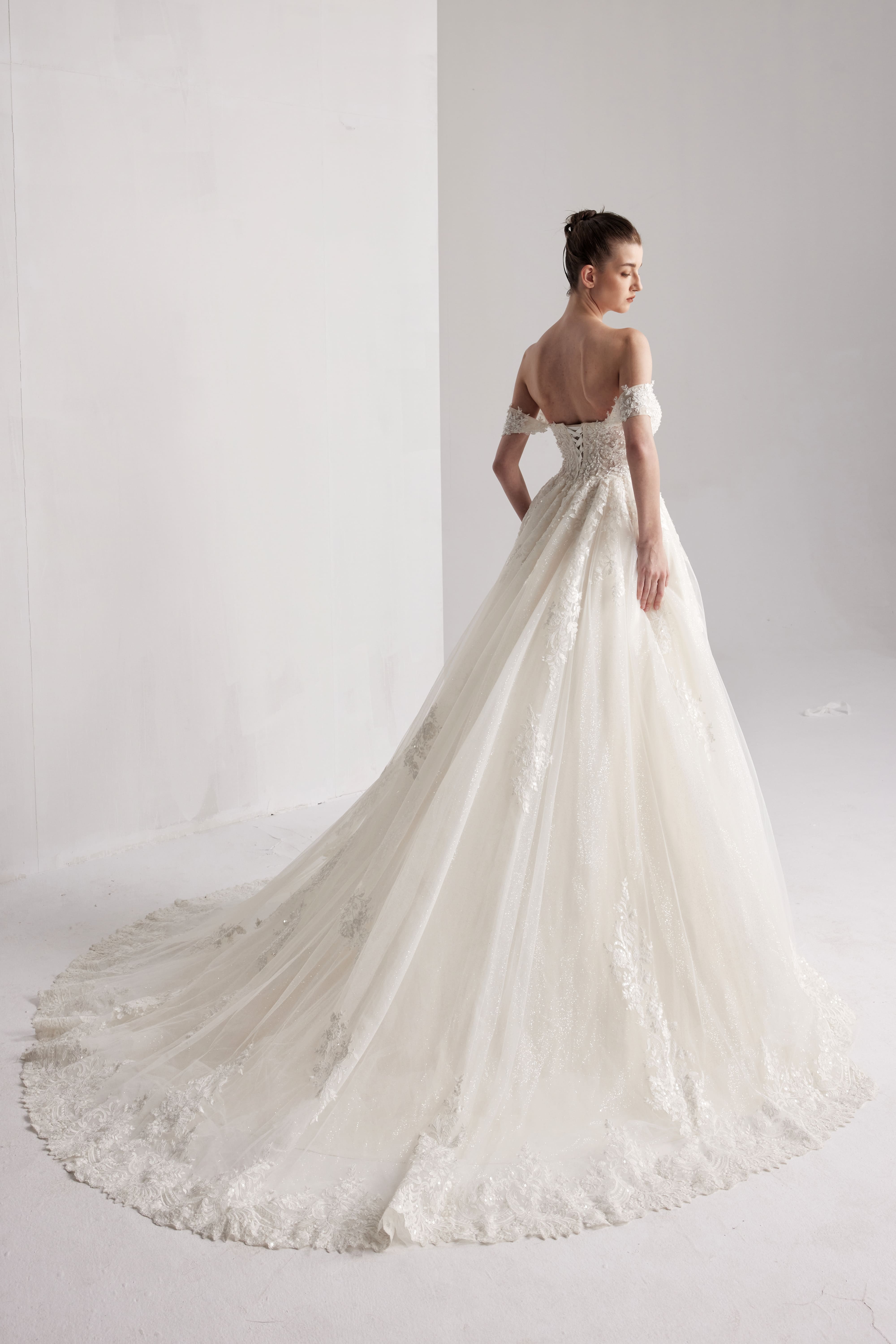 A-Linie Spitze Tüll Kapelle Schleppe Handgefertigtes Brautkleid Elfenbein/Champagner LVB2406 