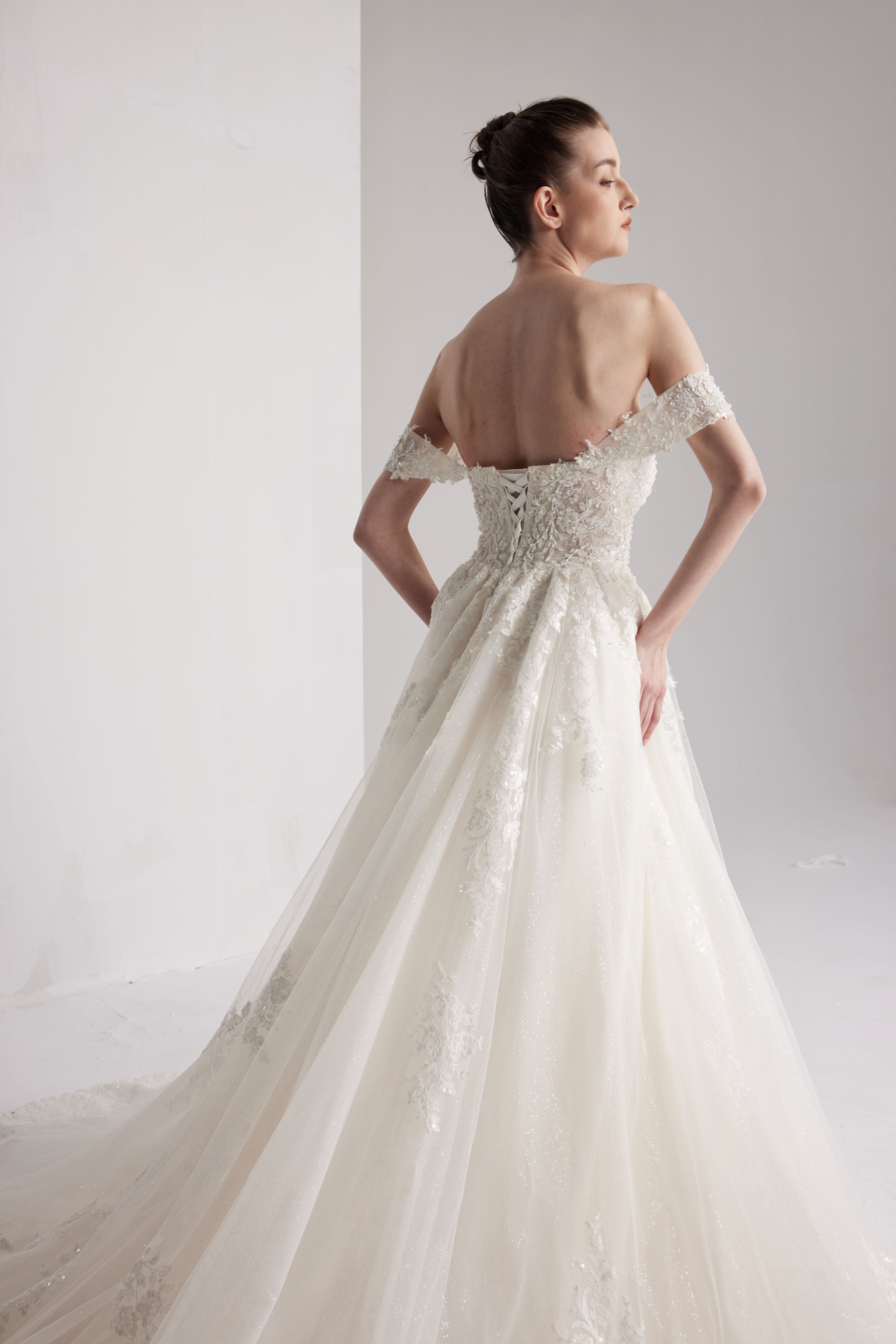 A-Linie Spitze Tüll Kapelle Schleppe Handgefertigtes Brautkleid Elfenbein/Champagner LVB2406 