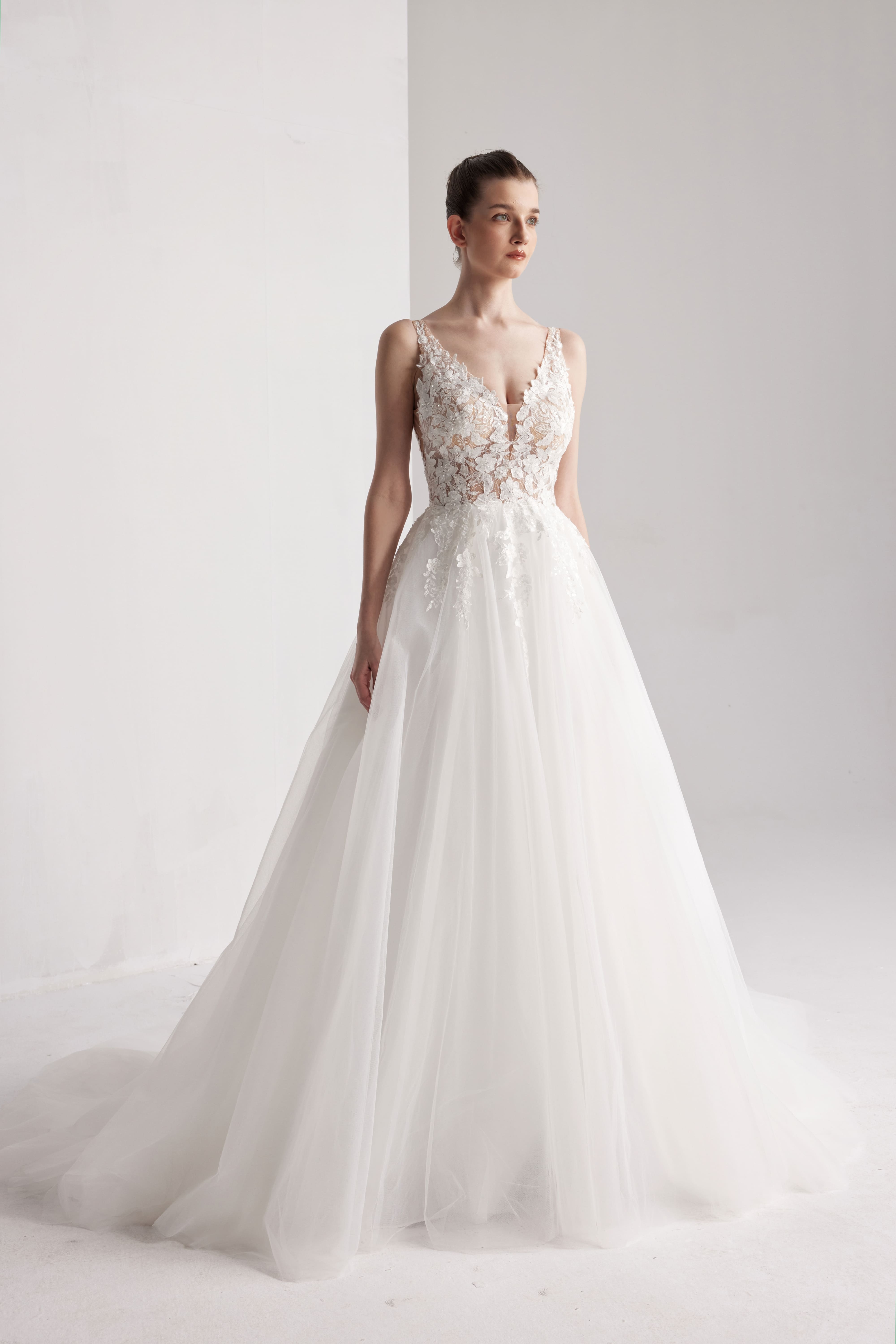 Romantisches Blumenbrautkleid mit tiefem V-Ausschnitt und sexy offenem Rücken LVB2417 