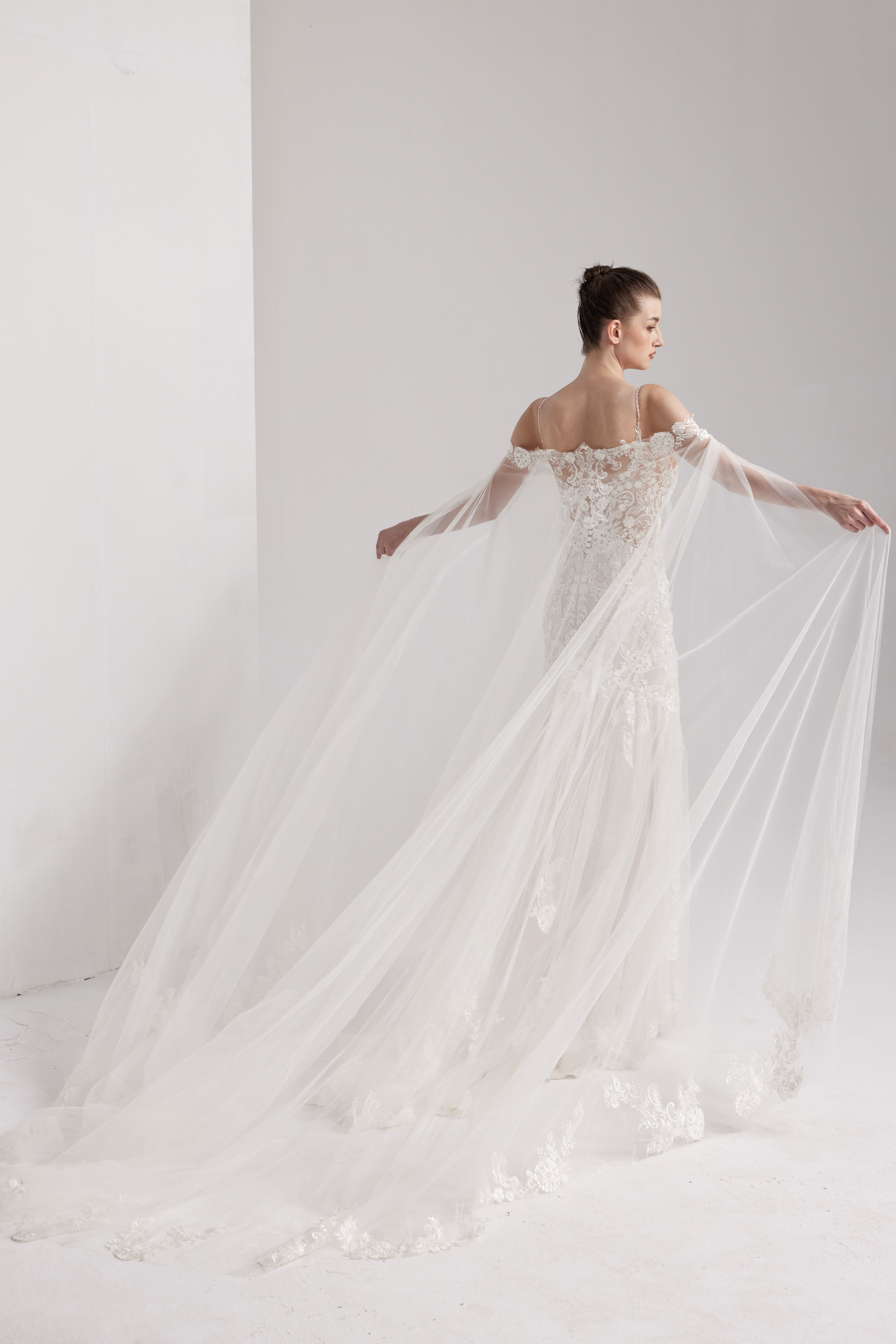 Meerjungfrau Spitze Tüll Kapelle Schleppe Handgefertigtes Brautkleid LVB2418 