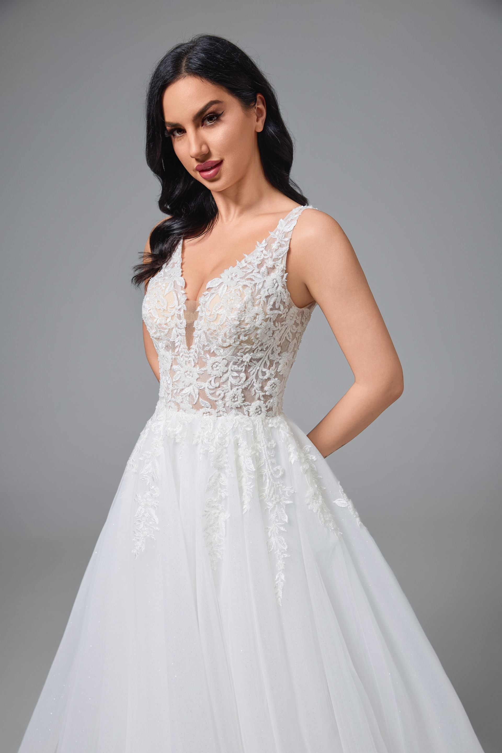 OPEN BACK LACE TULLE WEDDING GOWN LVB2512