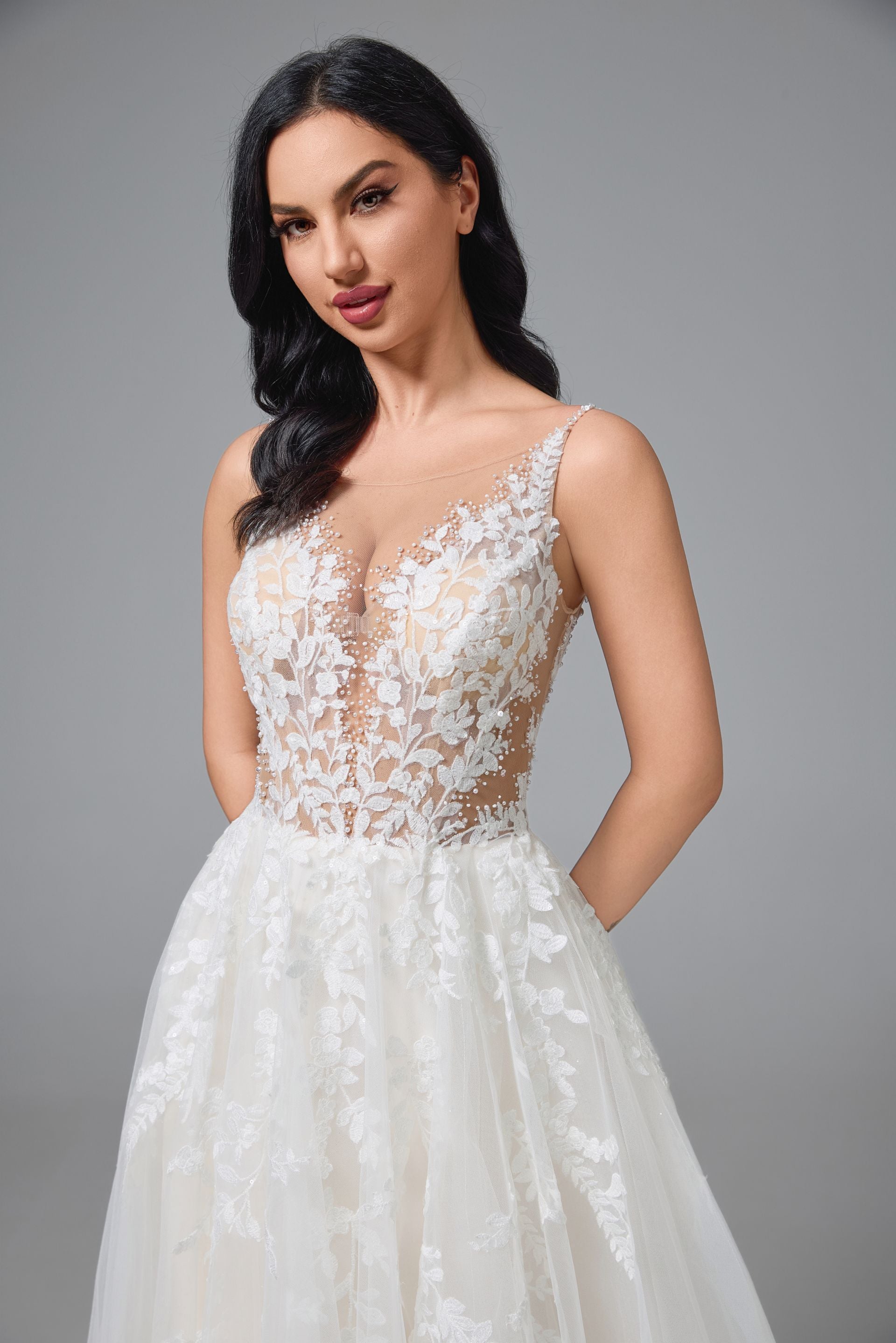 Ball-Gown Lace Tulle Chapel Train V-neck Handmade Wedding Dress LVB2515