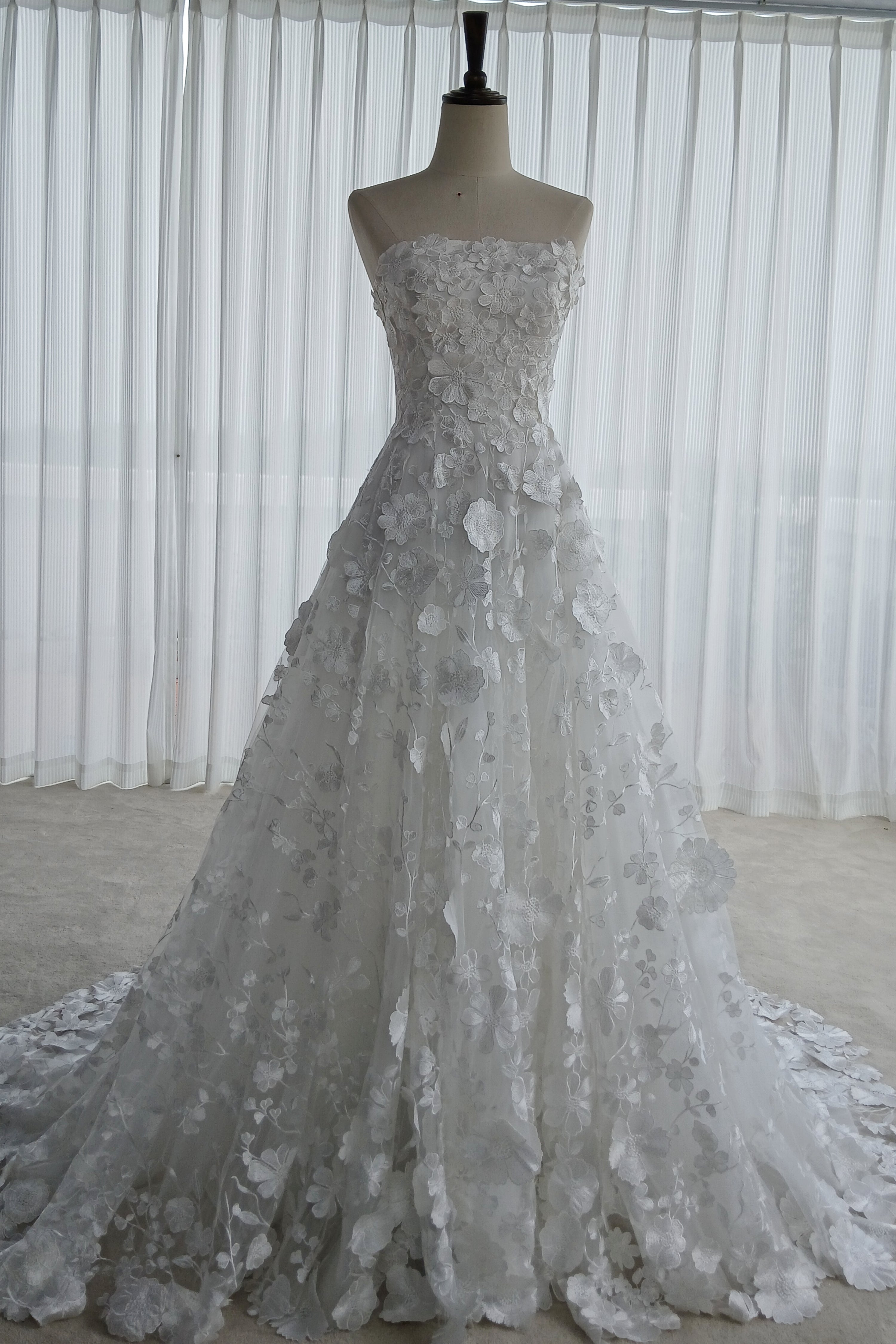 Floral Lace Wedding gown LVB2616