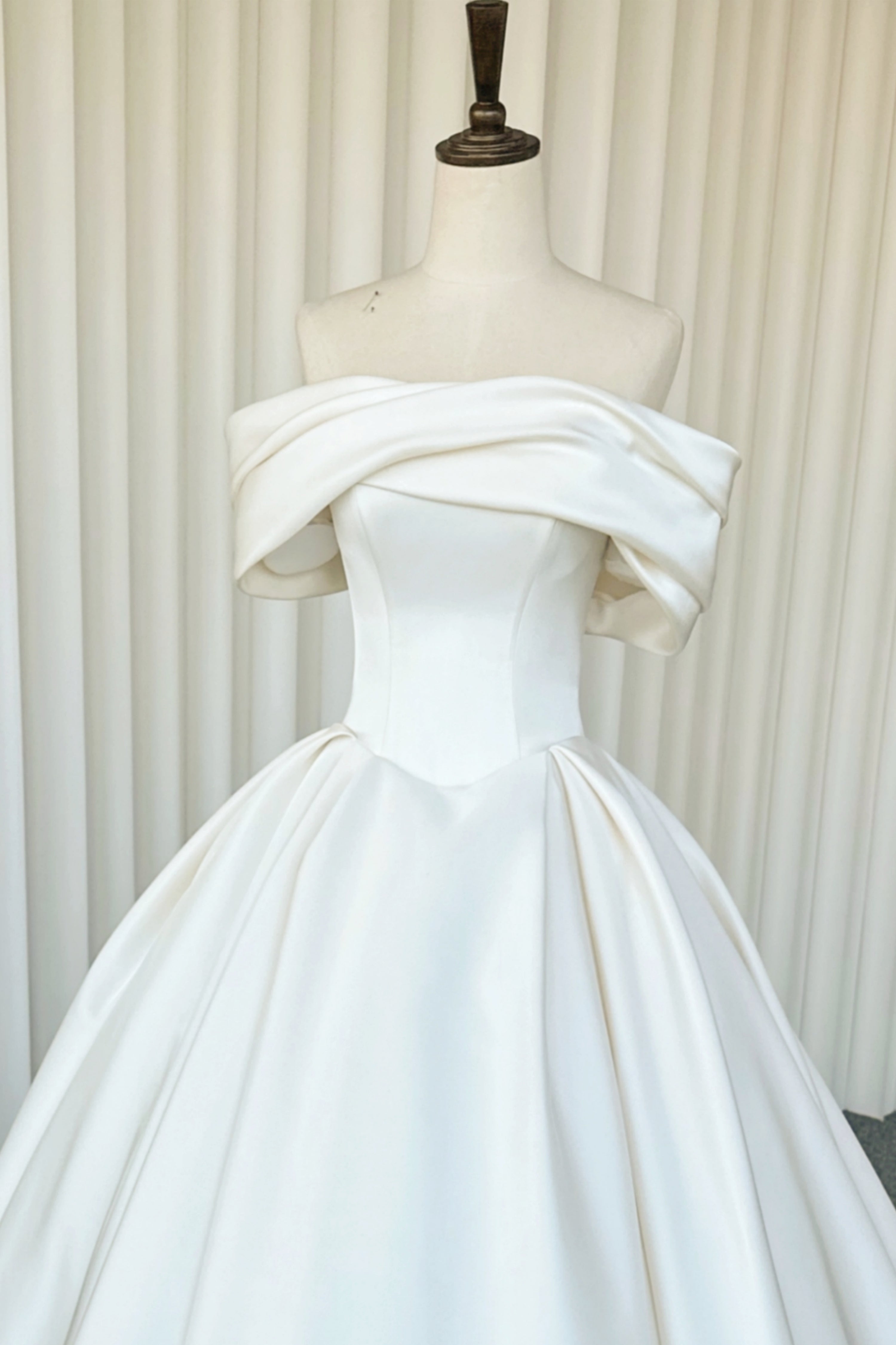 Duchess Elegance Satin Wedding dress 2705