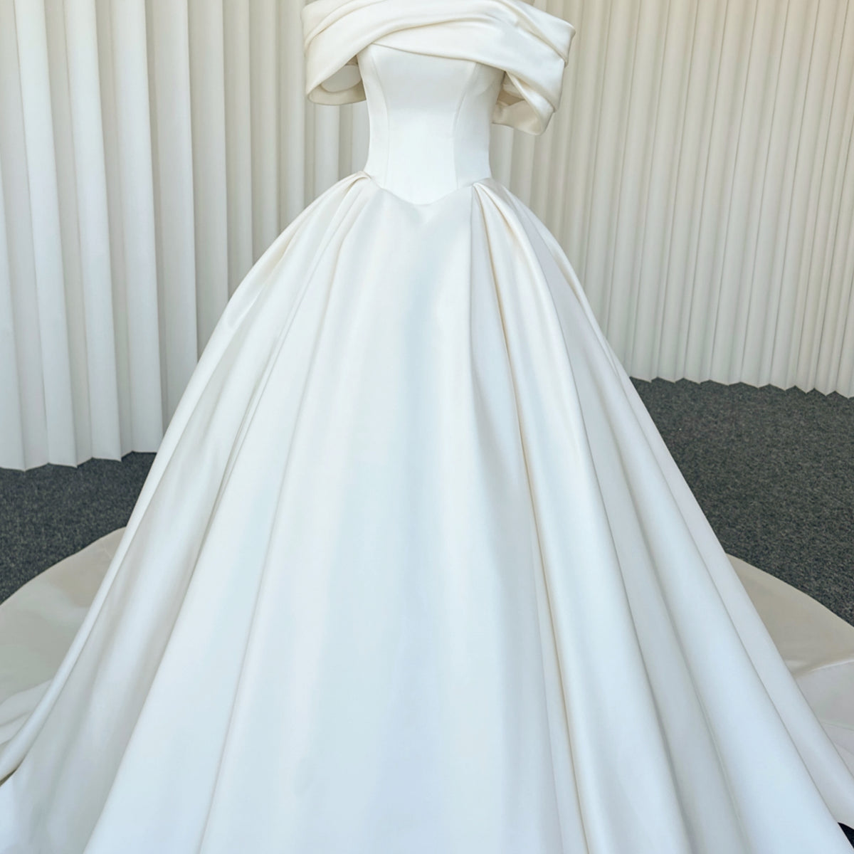 Duchess Elegance Satin Wedding dress 2705 Duchess Elegance Satin Wedding dress 2705