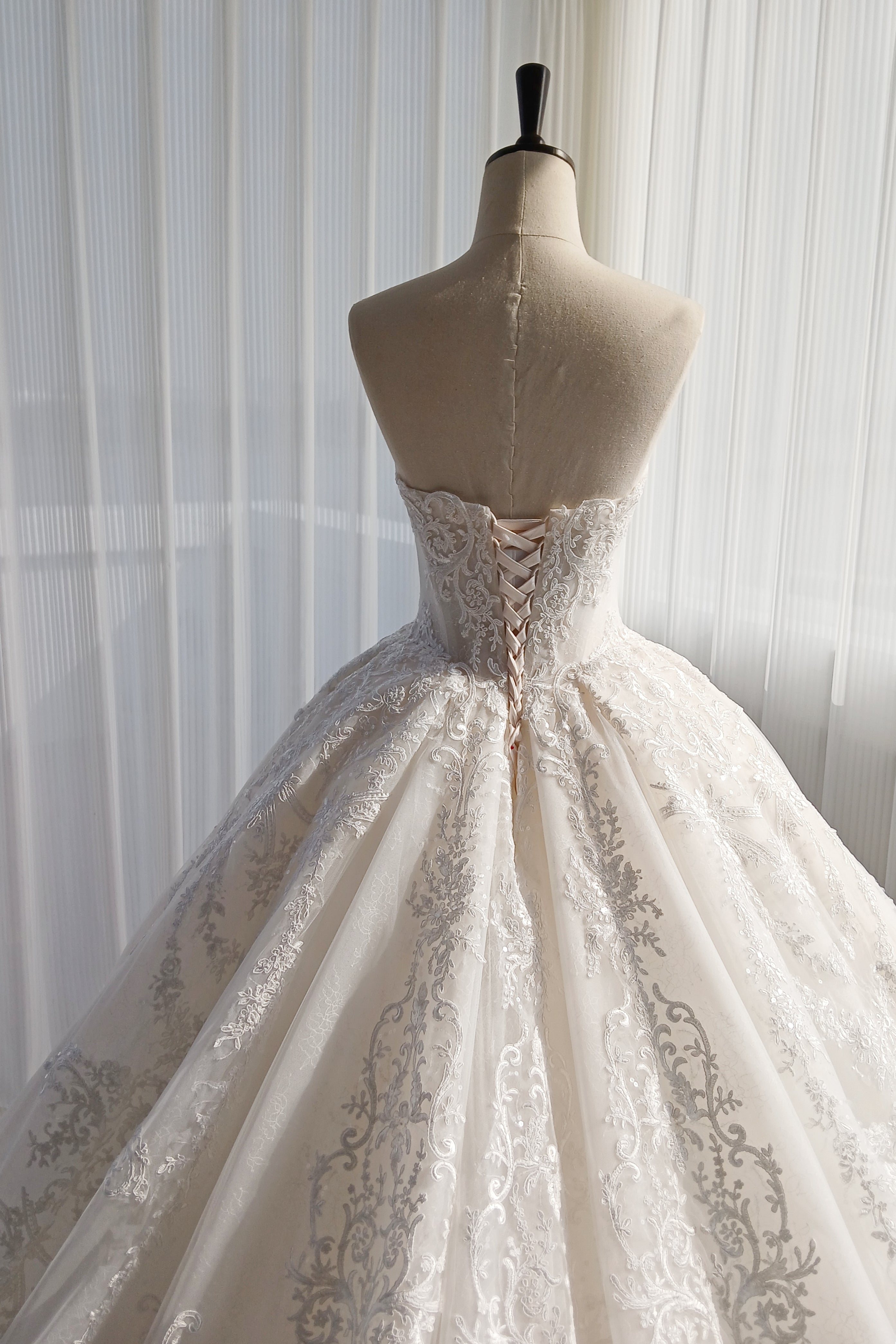 WEDDING DRESS LVB2732