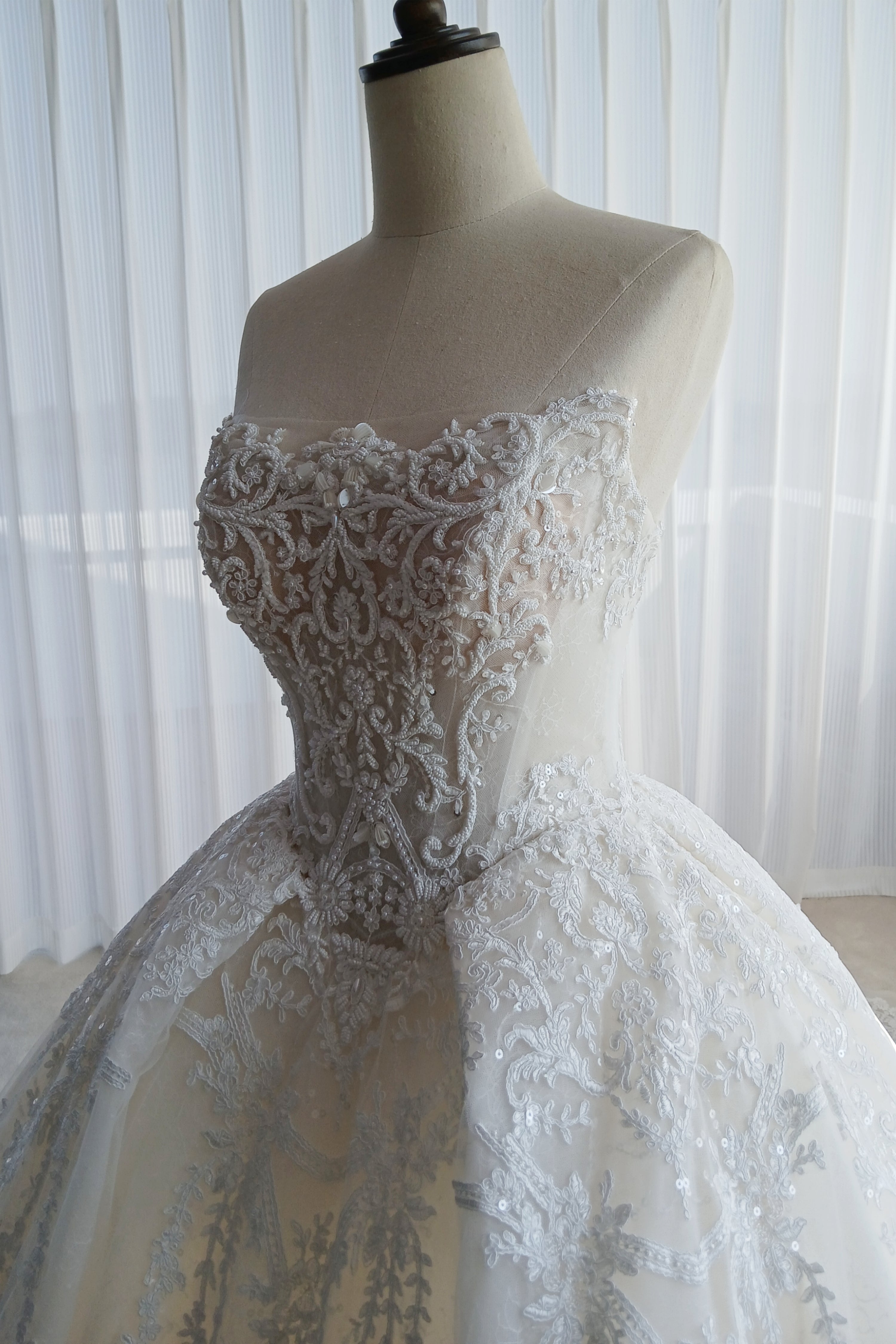 WEDDING DRESS LVB2732
