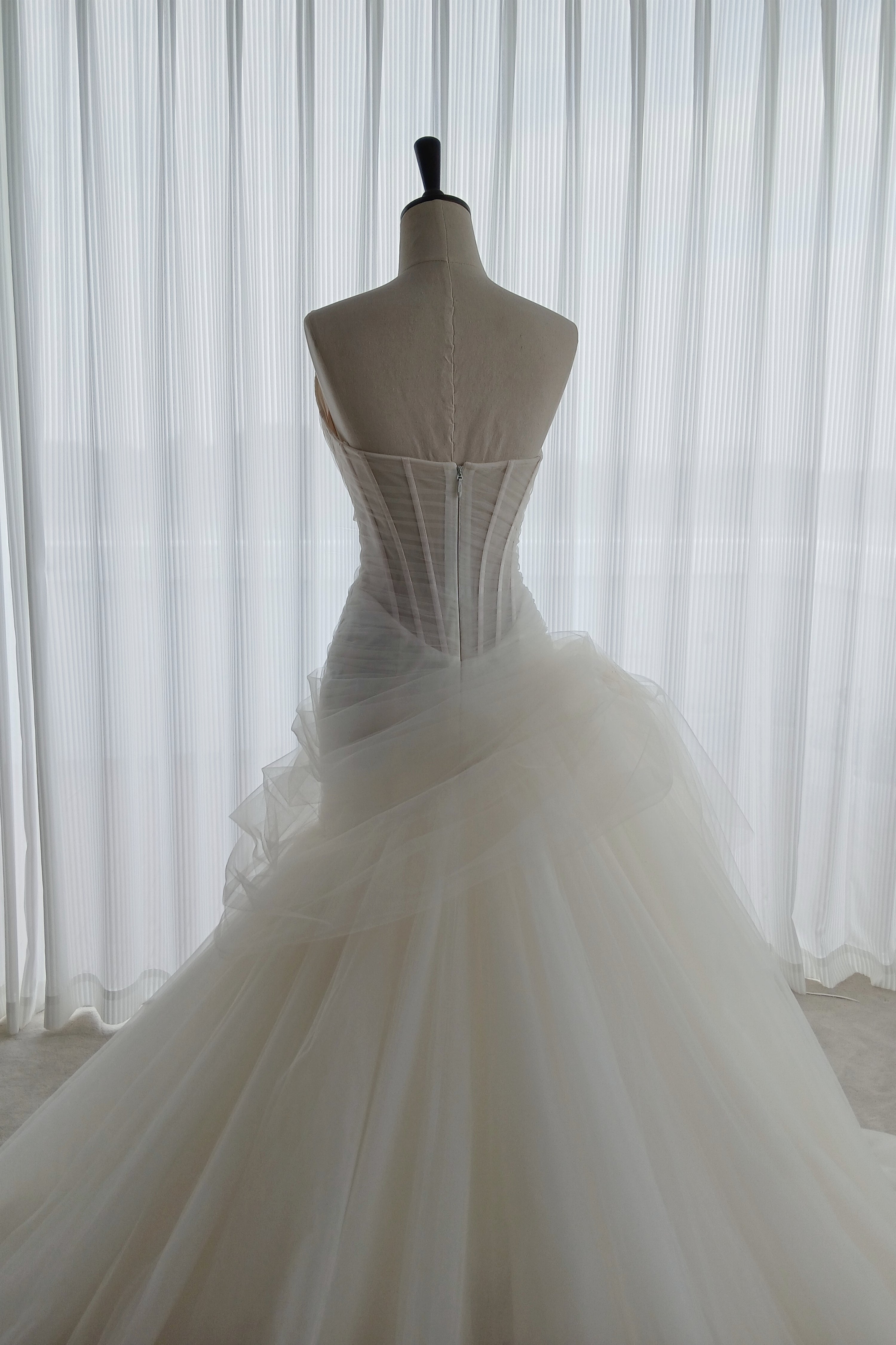 An illusion tulle corset wedding dress with an asymmetric neckline and a flattering mermaid-A-line hybrid skirt LVB2741