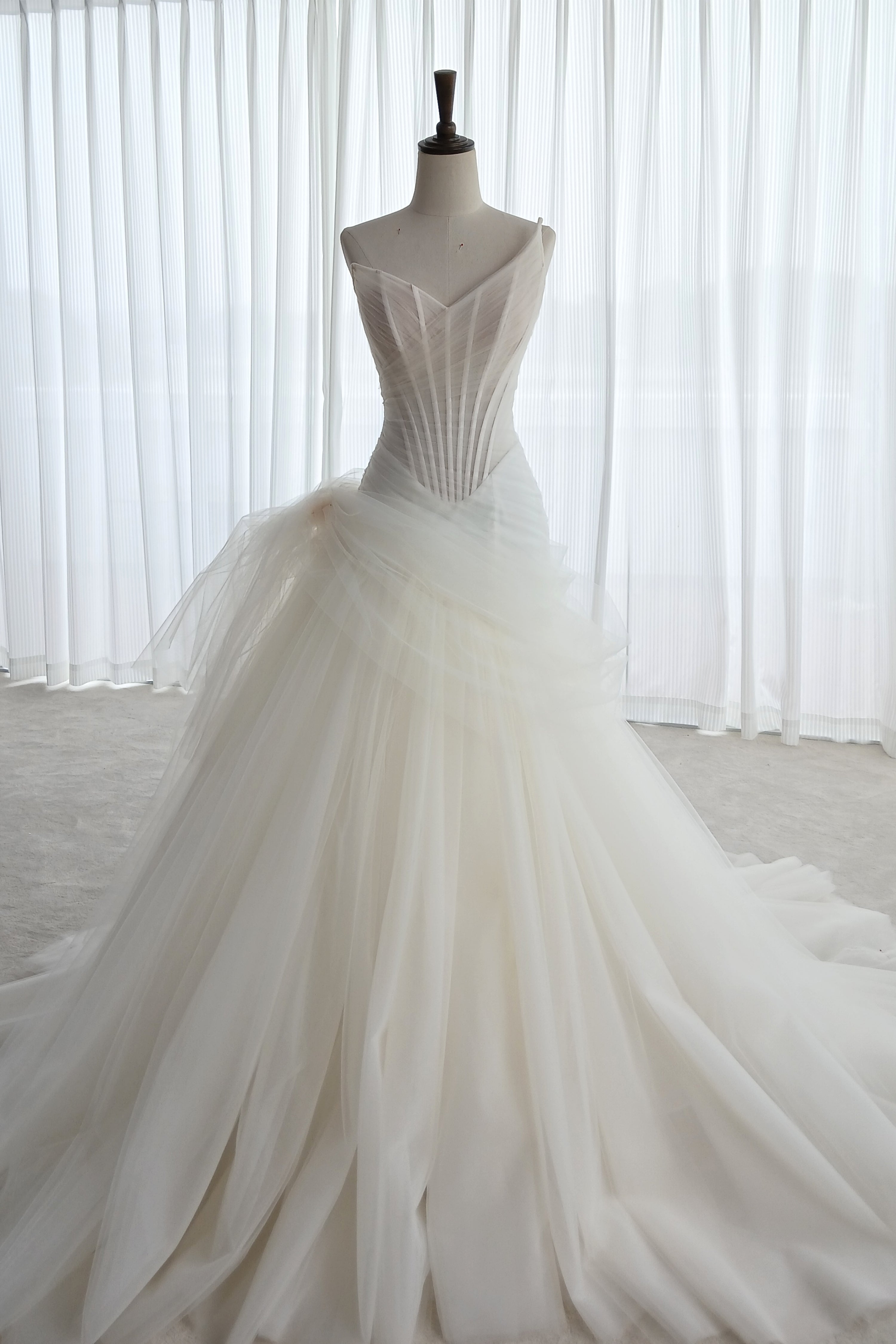 An illusion tulle corset wedding dress with an asymmetric neckline and a flattering mermaid-A-line hybrid skirt LVB2741