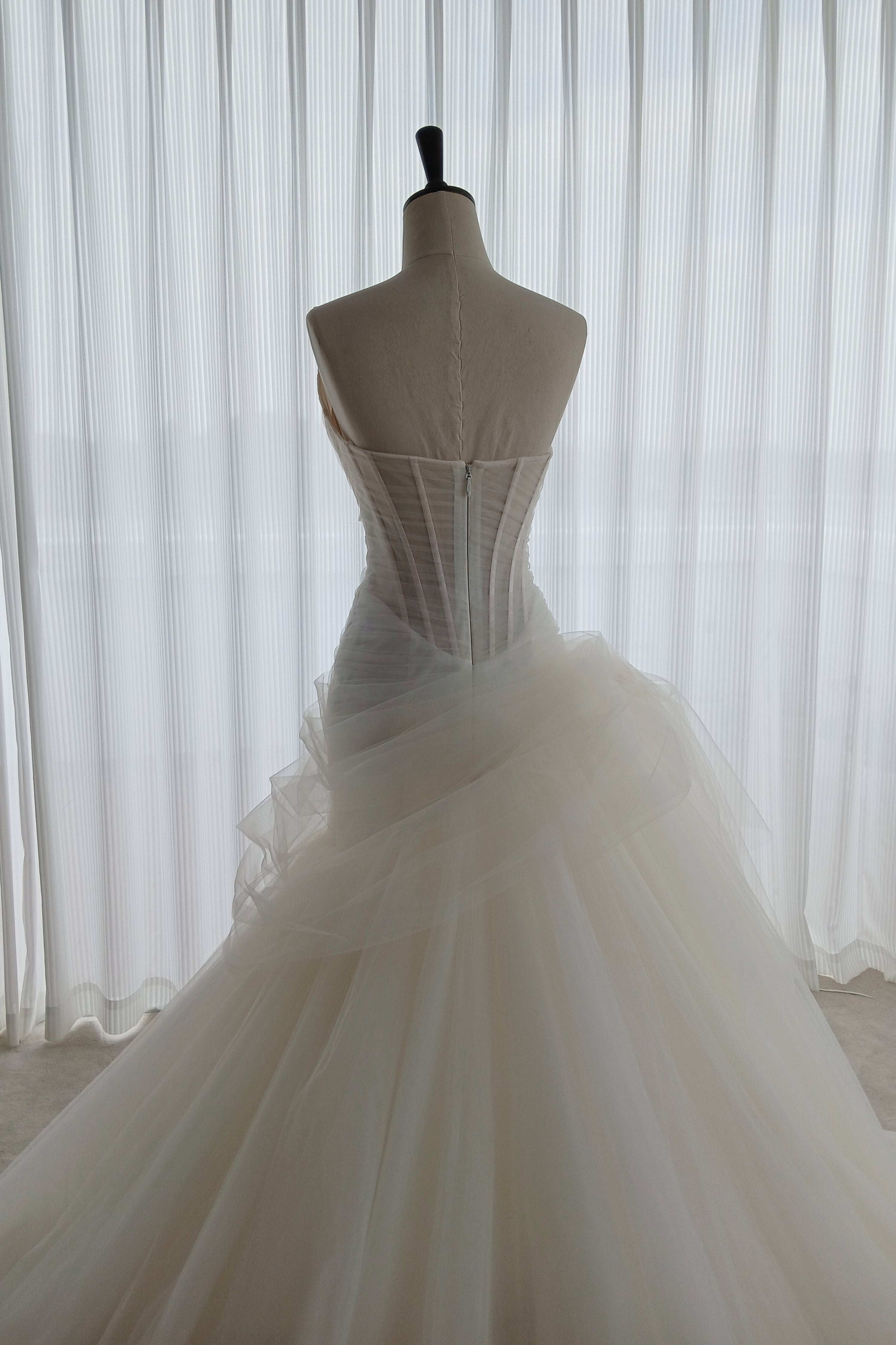 An illusion tulle corset wedding dress with an asymmetric neckline and a flattering mermaid-A-line hybrid skirt LVB2741