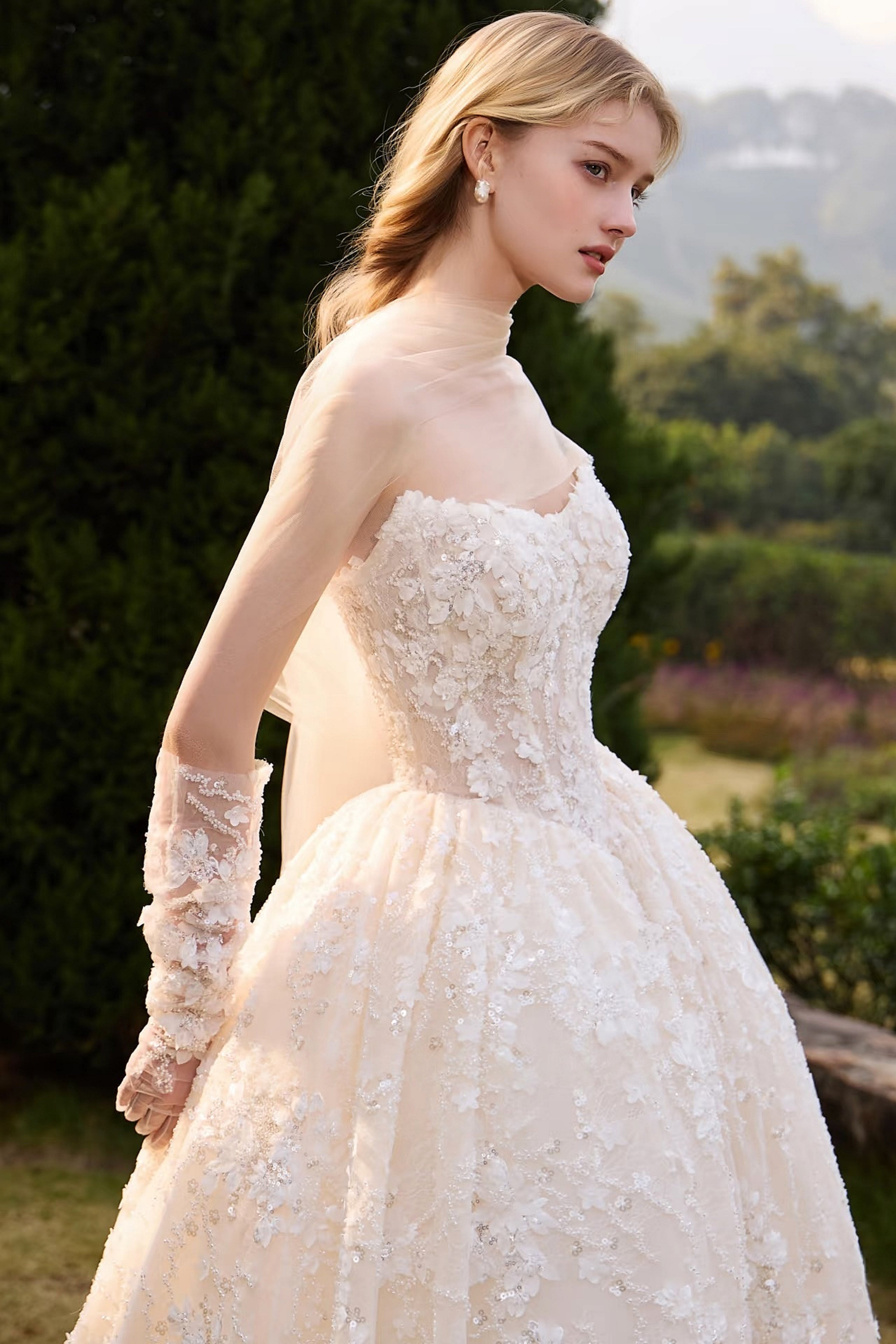 Sleeveless all-over lace beaded wedding gown LVB2748