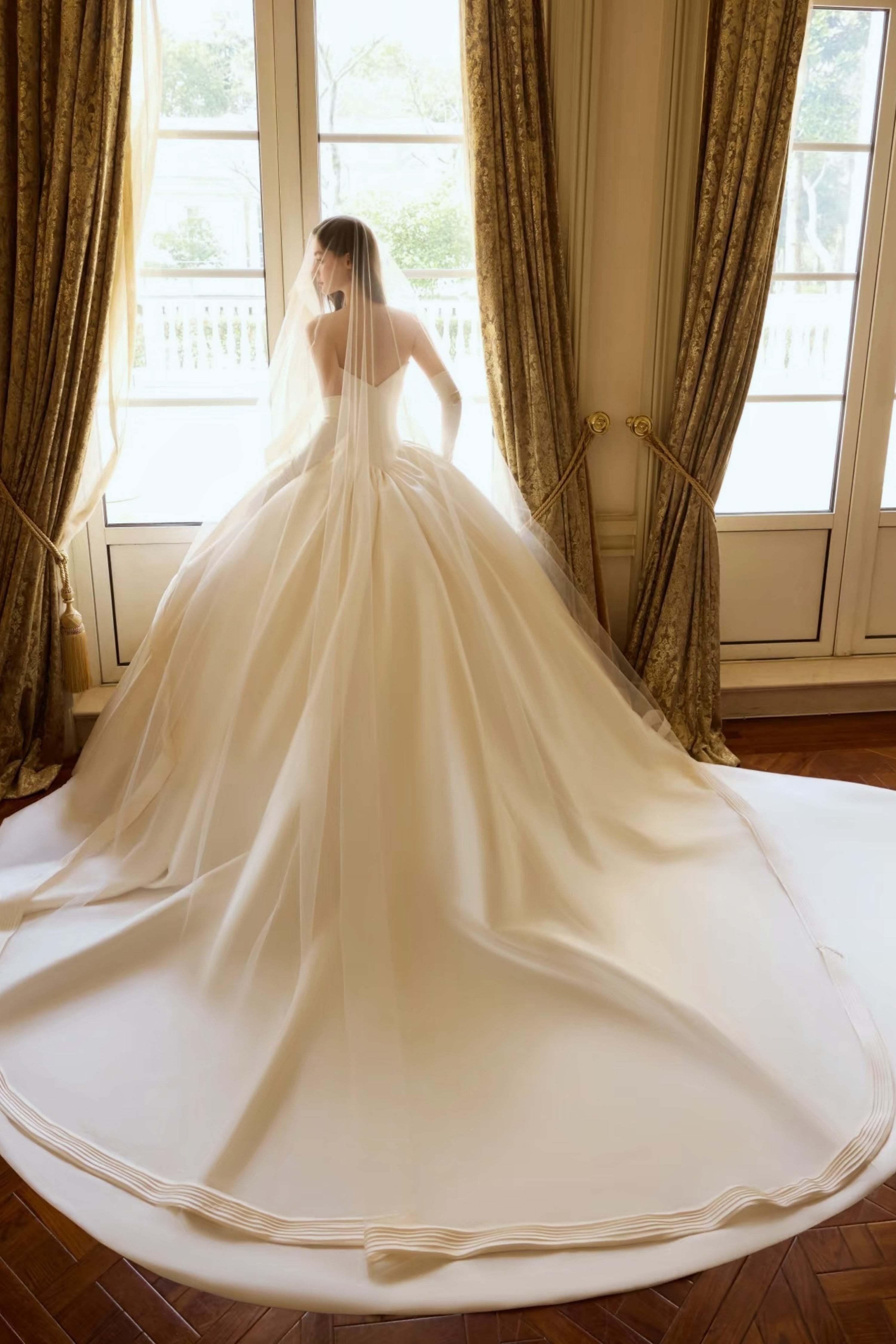 WEDDING DRESS LVB2754