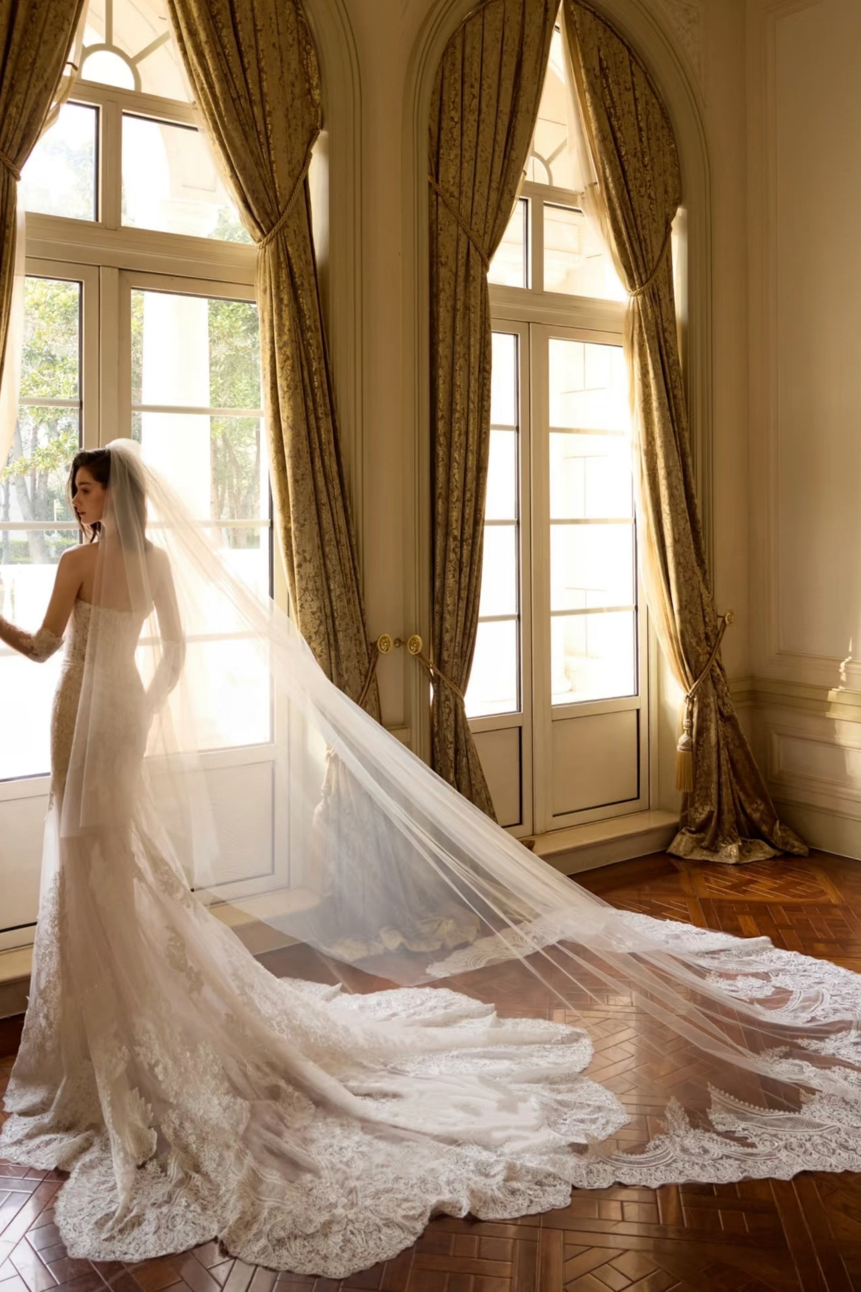 LORELEI-Strapless Lace Mermaid Wedding Gown with Detachable Veil LVB2757